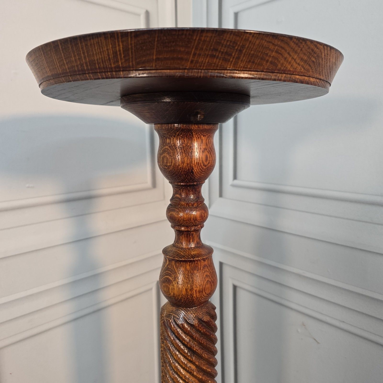 photo furniture Solid Oak Plant Stand  Rope Twist Wood Table Antique Style Torchiere Jardiniere