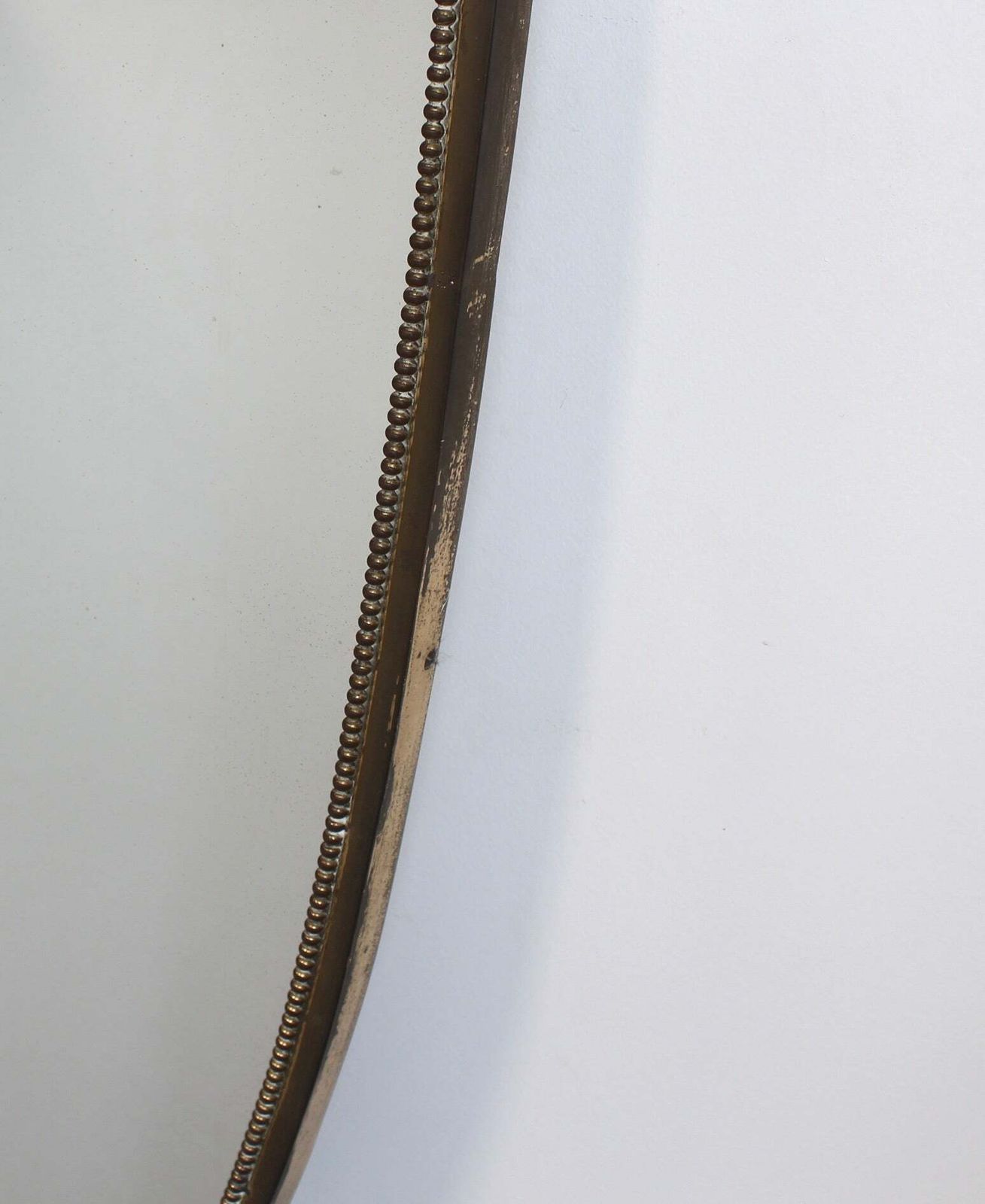 photo vinterior Mid Century Italian Wall Mirror With Beaded Brass Frame And Hammered Decoration (Circa 1950s)