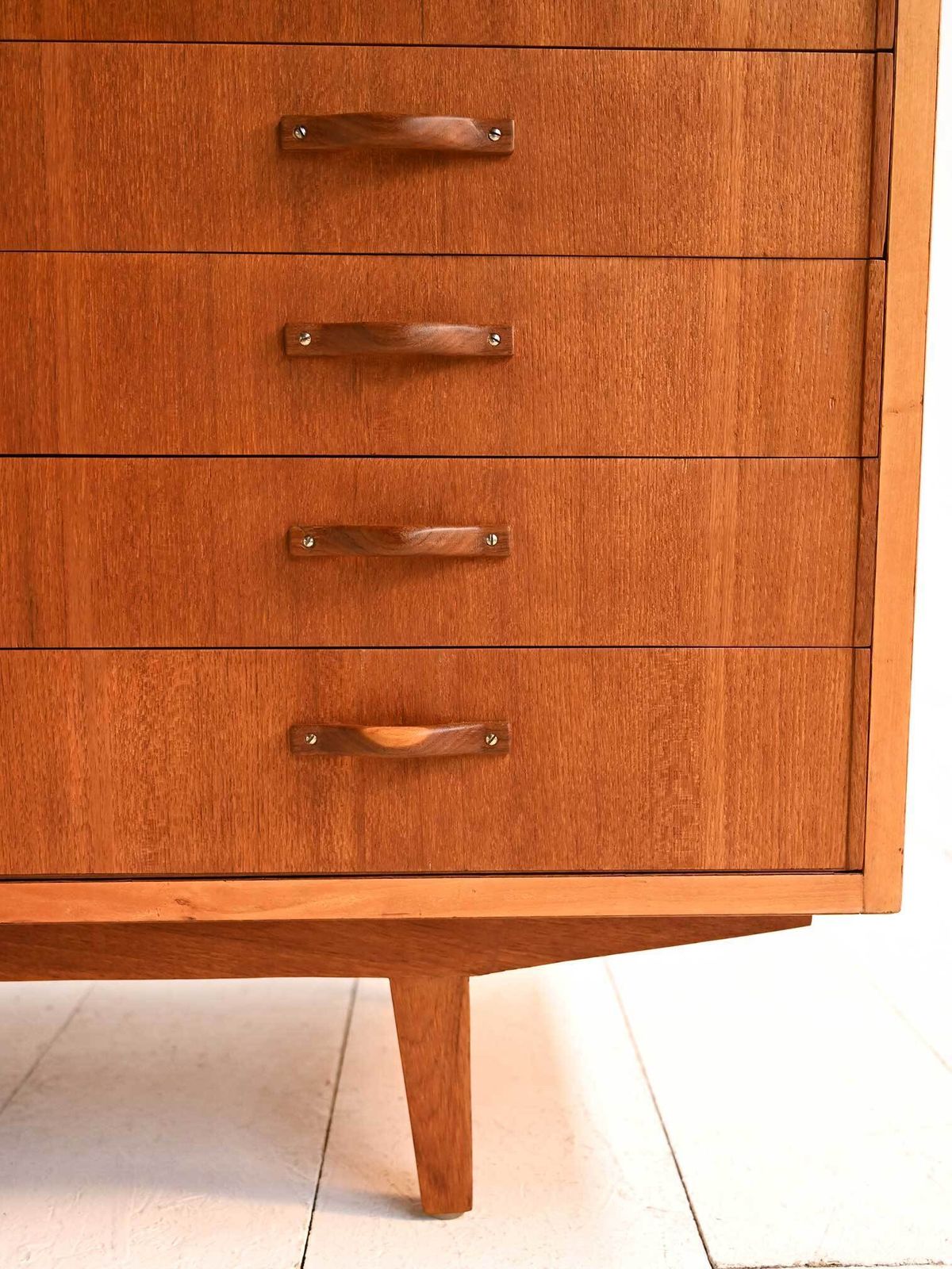 Scandinavisch teakhouten dressoir met uitschuifbaar blad, jaren 1960 photo vinterior