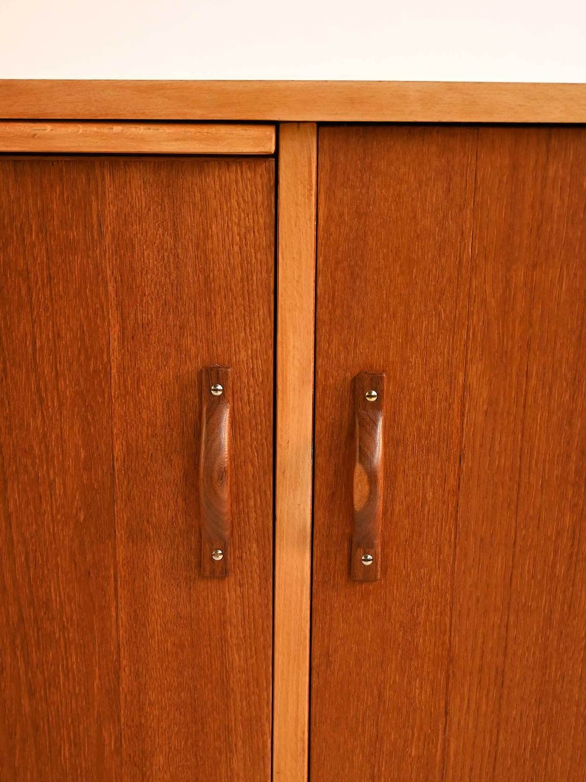 Scandinavisch teakhouten dressoir met uitschuifbaar blad, jaren 1960 photo buy