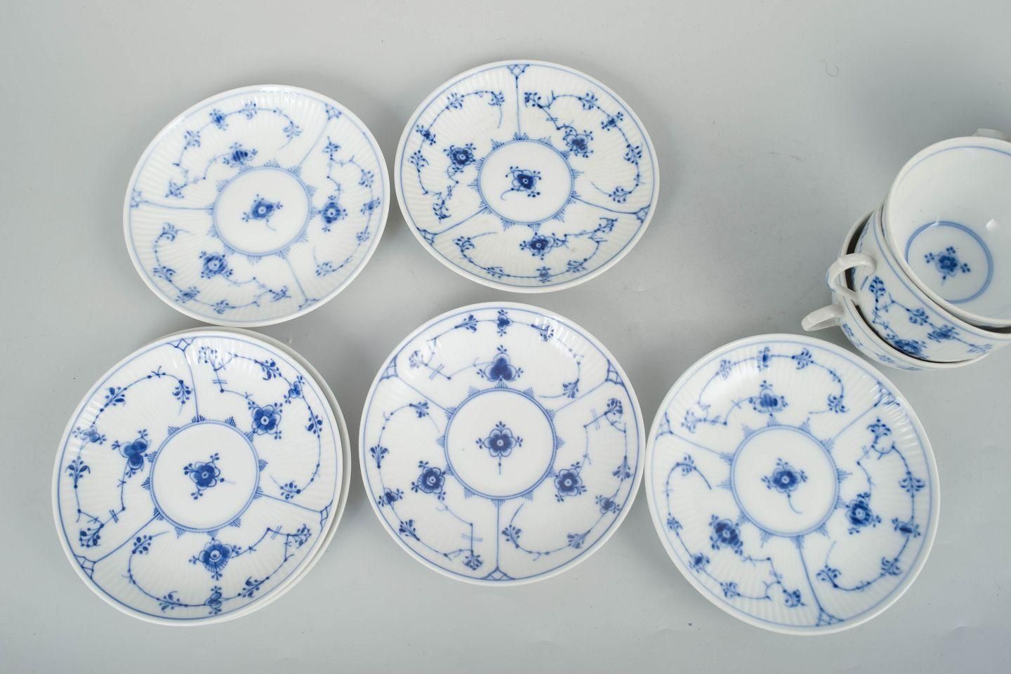 Royal Copenhagen Blue Fluted Plain. Service de six tasses à café et soucoupes en porcelaine photo 305.0