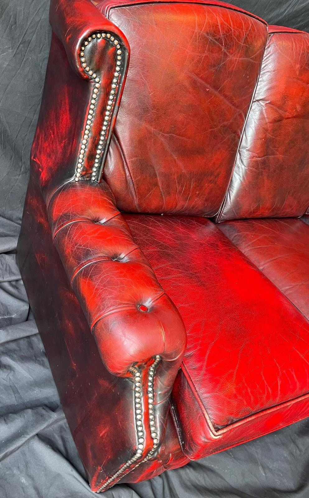 photo vinterior Vintage Oxblood Leather Sofa | Chesterfield Style Three Seater | Traditional Club Sofa