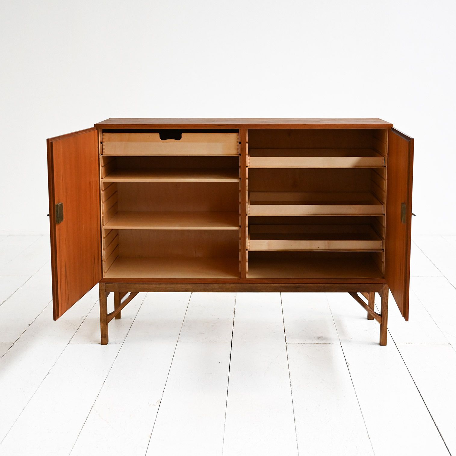 Deens Dressoir Model "232" Van Børge Mogensen Voor Fdb, Ca. Jaren 1960 photo for sale