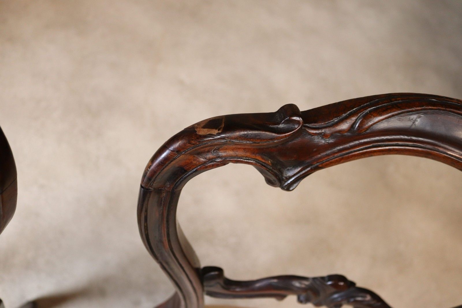 photo furniture Set Of 4 Antique Victorian Rosewood Balloon Back Dining Chairs