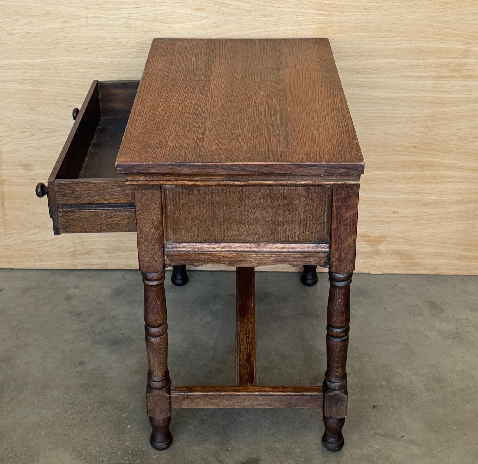 2200.0 Paire de tables de chevet classiques espagnoles en bois sculpté photo