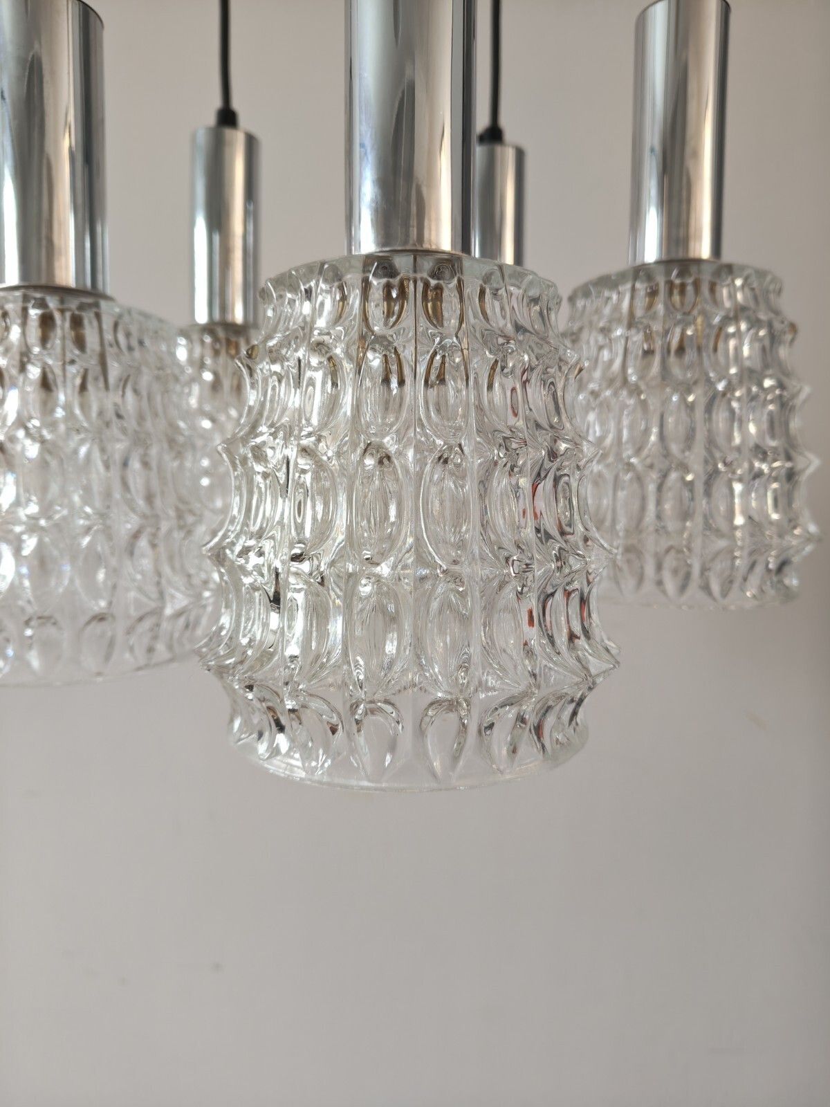 photo vintage Vintage Mcm 5 Arm Chrome Chandelier Pineapple Glass Lamp Shades 1960s Space Age.