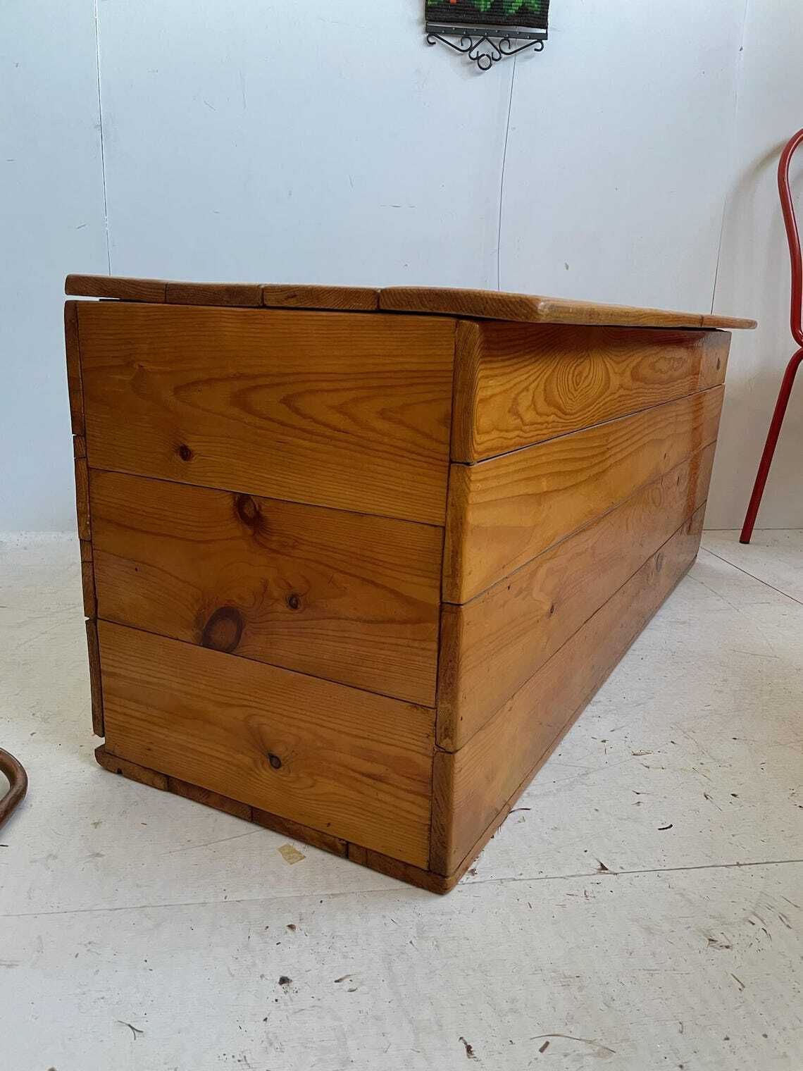 photo furniture Large 1980s Era Pine Blanket Box Chest Or Ottoman