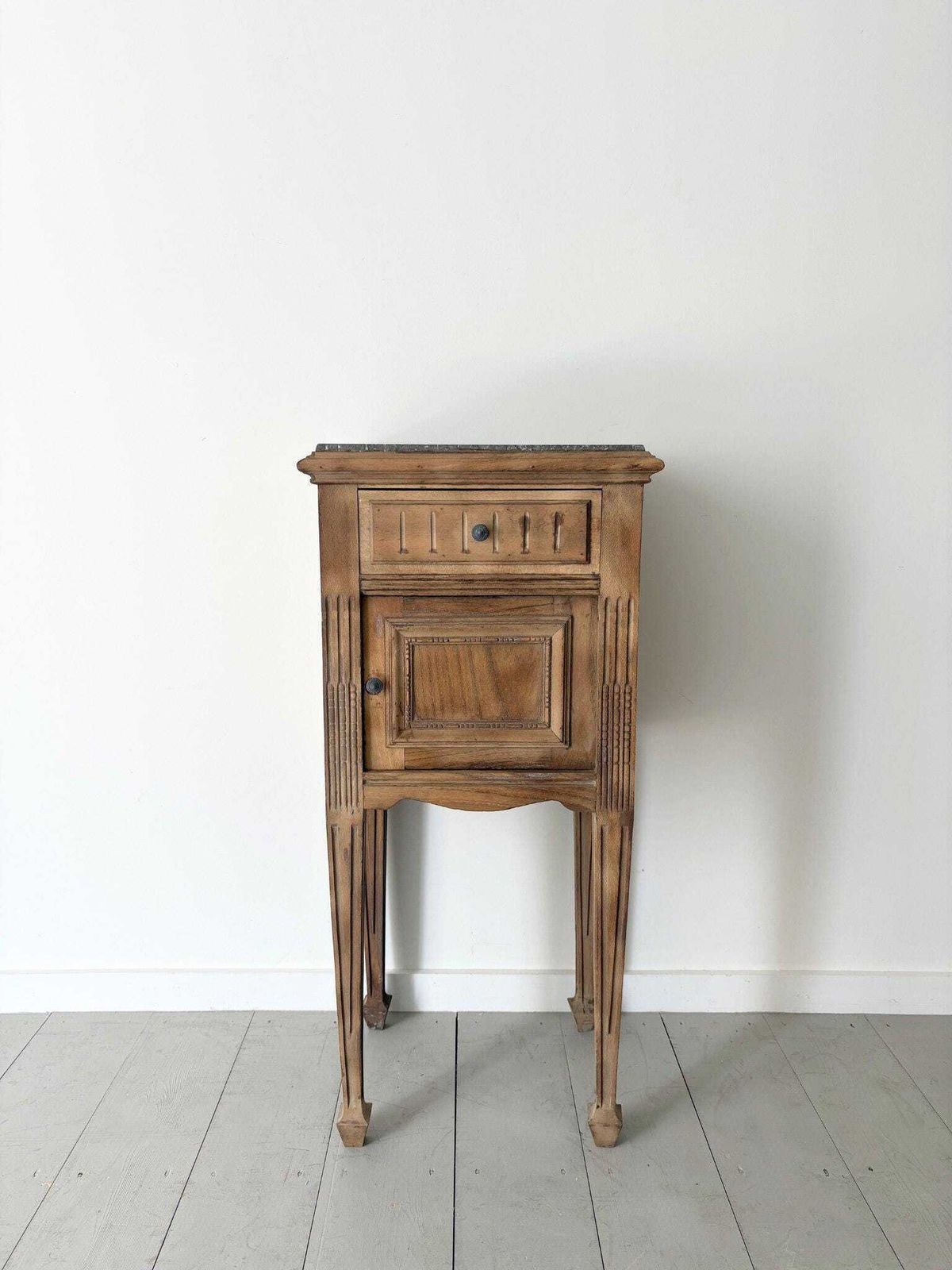 Marble Top Side Table Of Neoclassical Design photo vinterior