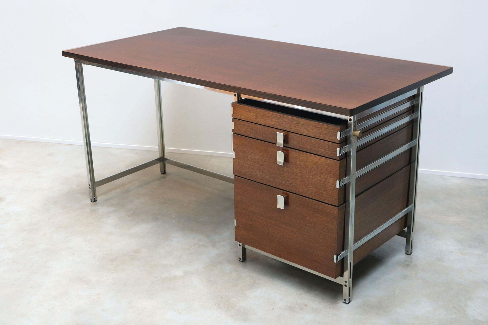 Bureau en bois de mutenyé par Jules Wabbes pour Mobilier Universel, 1960 photo furniture