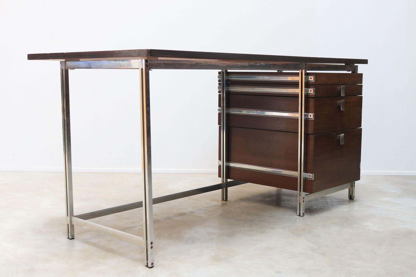 Bureau en bois de mutenyé par Jules Wabbes pour Mobilier Universel, 1960 photo vinterior