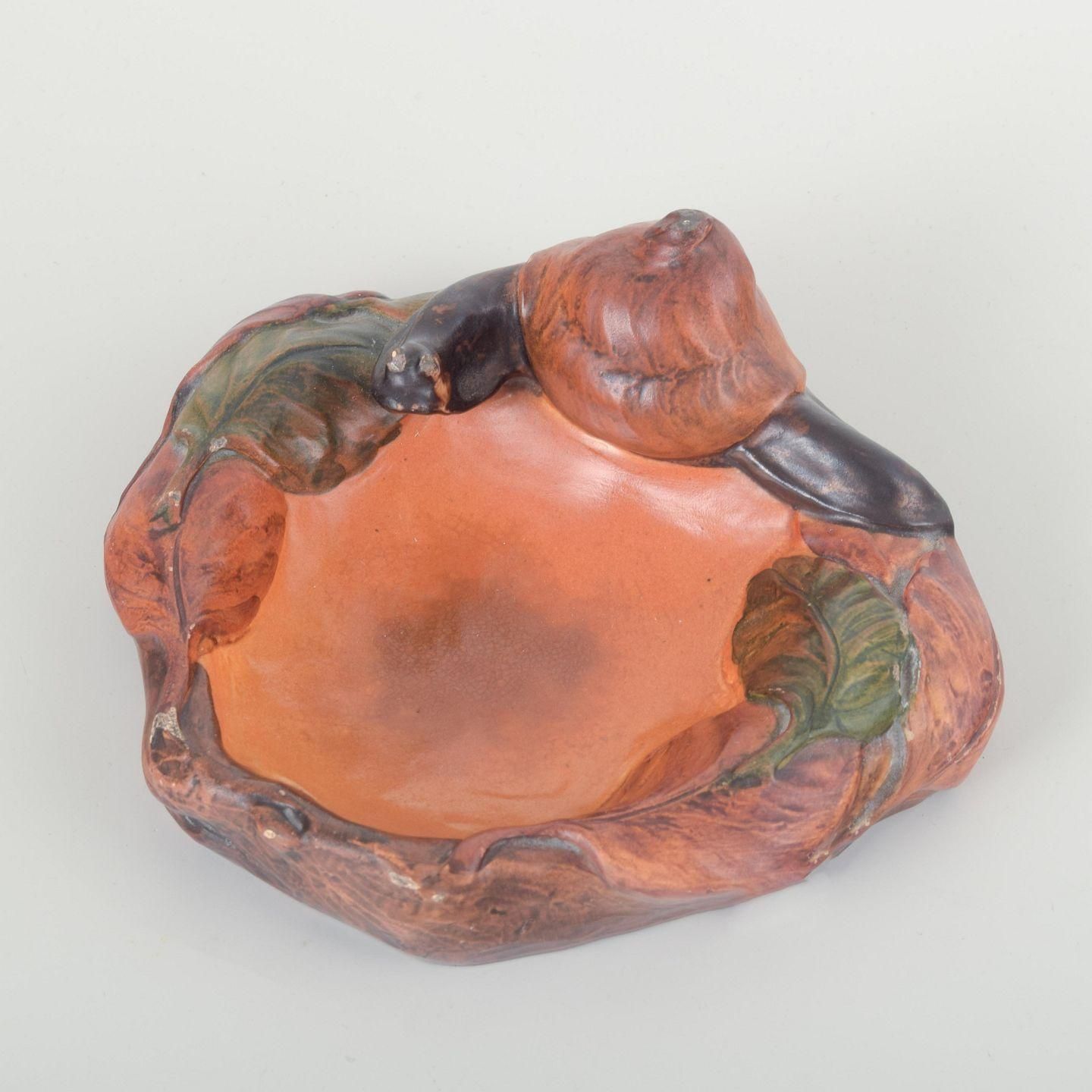 Ipsens Enke, Danemark. Coupe décorative en céramique avec escargot, années 1920 photo furniture