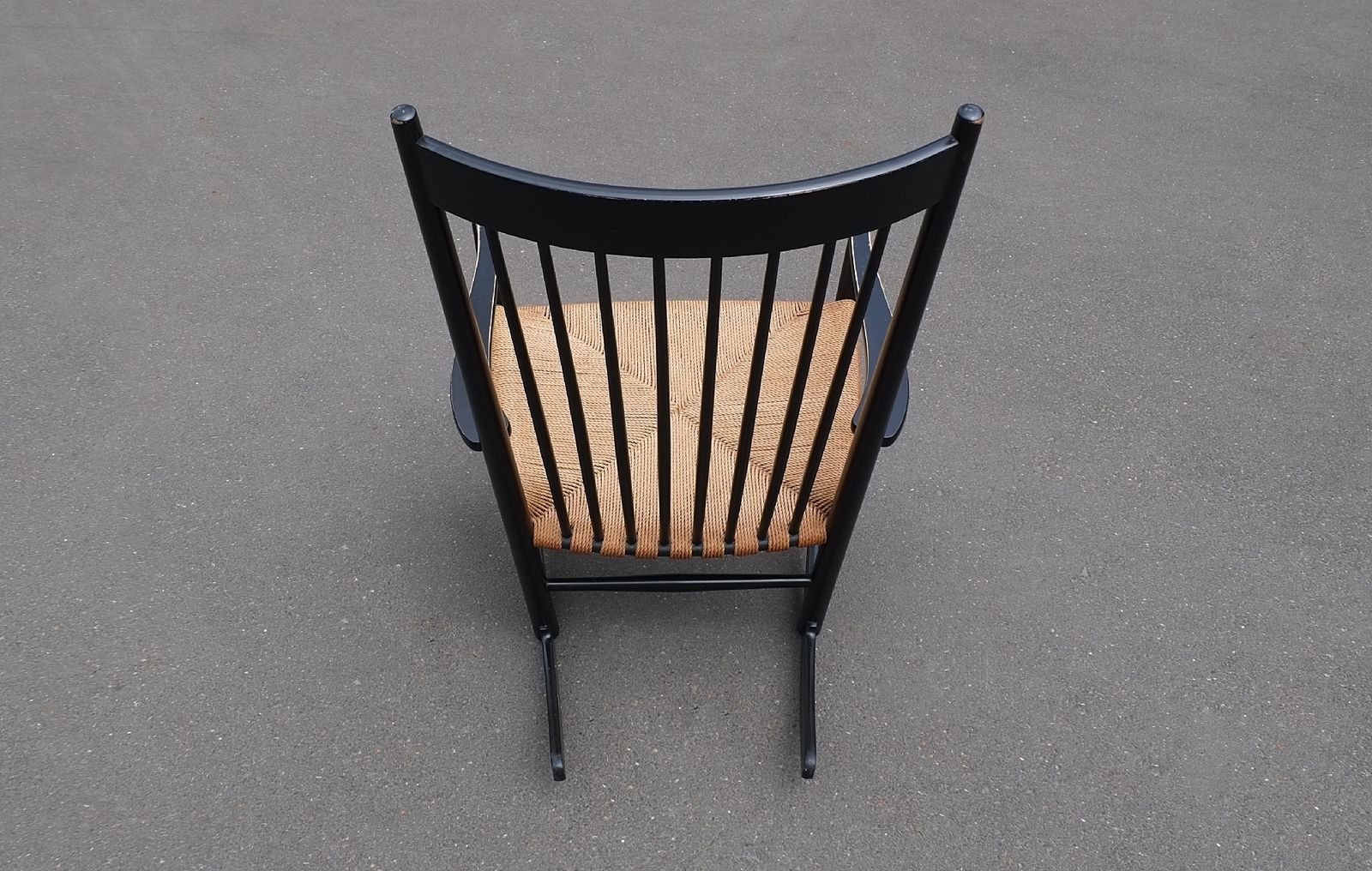 photo furniture Hans Wegner J16 Rocking Chair For Fdb Mobler 1964