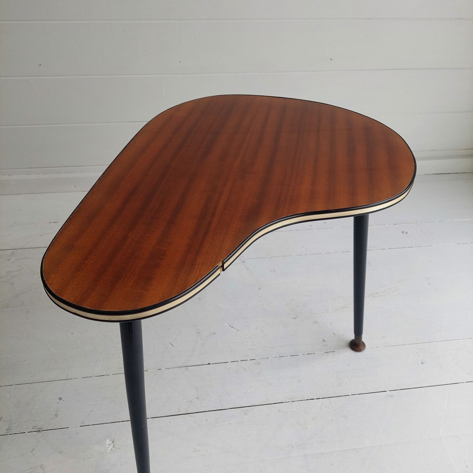 Mid Century Boomerang Side Table Vintage Kidney Walnut Small Table 50s photo vintage