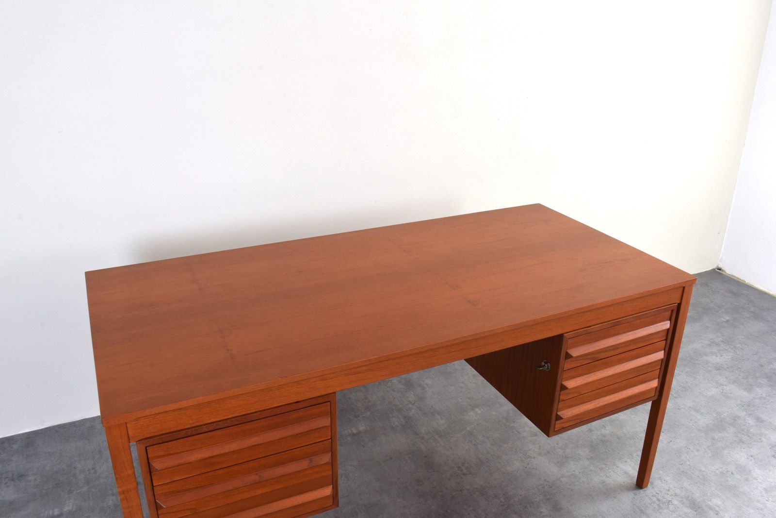 photo vintage Mid Century Teak Executive Desk By Torbjørn Afdal For Bruksbo