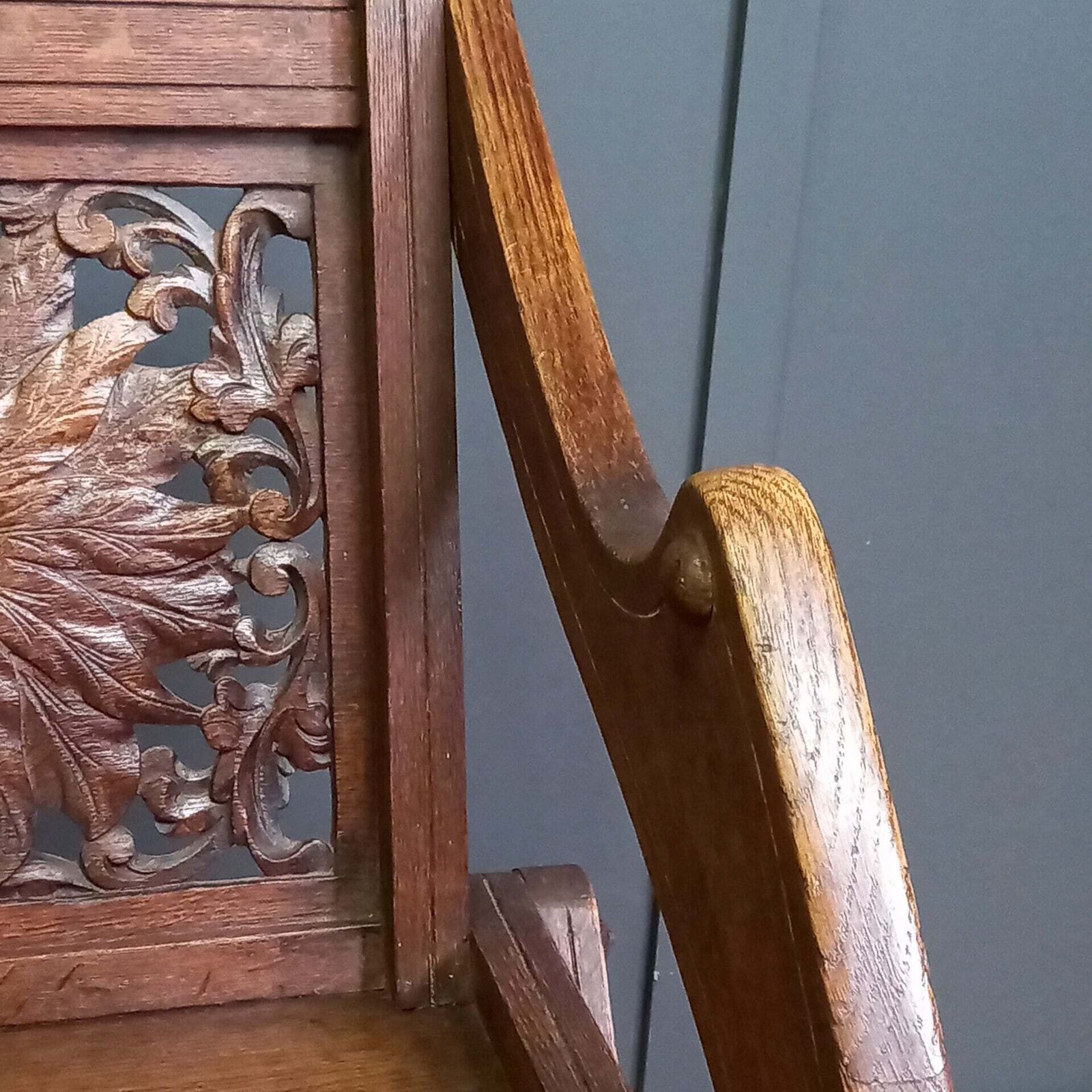 photo vinterior Antique Glastonbury Priest's Chair