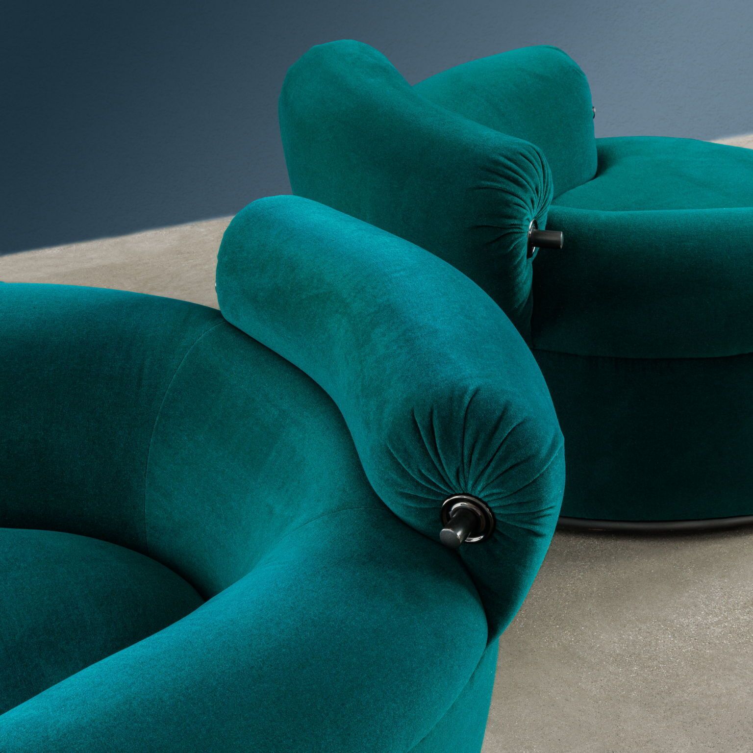P20b Toro Armchairs Design Luigi Caccia Dominioni Design Italy 1980s photo Furniture
