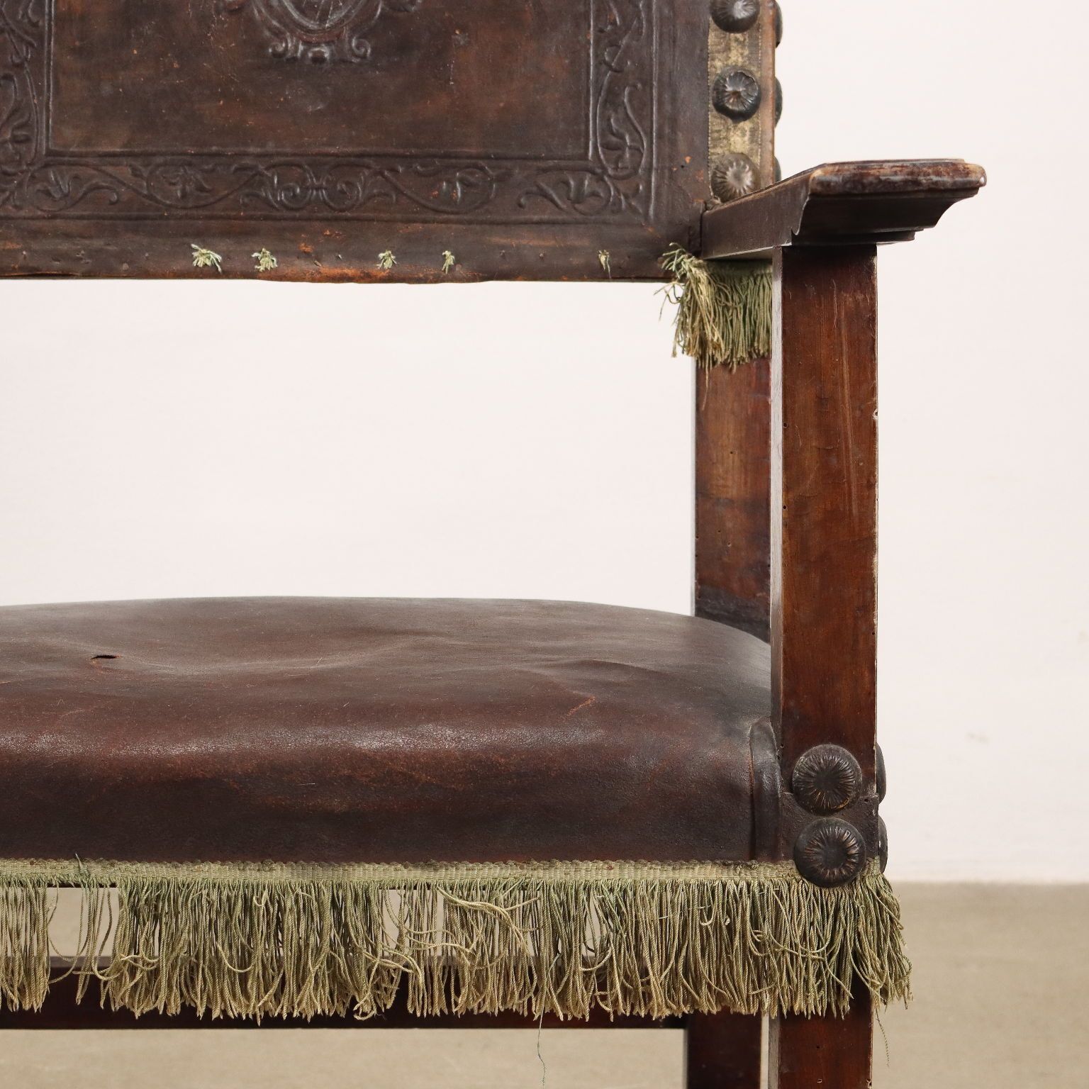Neo Renaissance Throne Walnut Leather Seat XIX Century photo vinterior