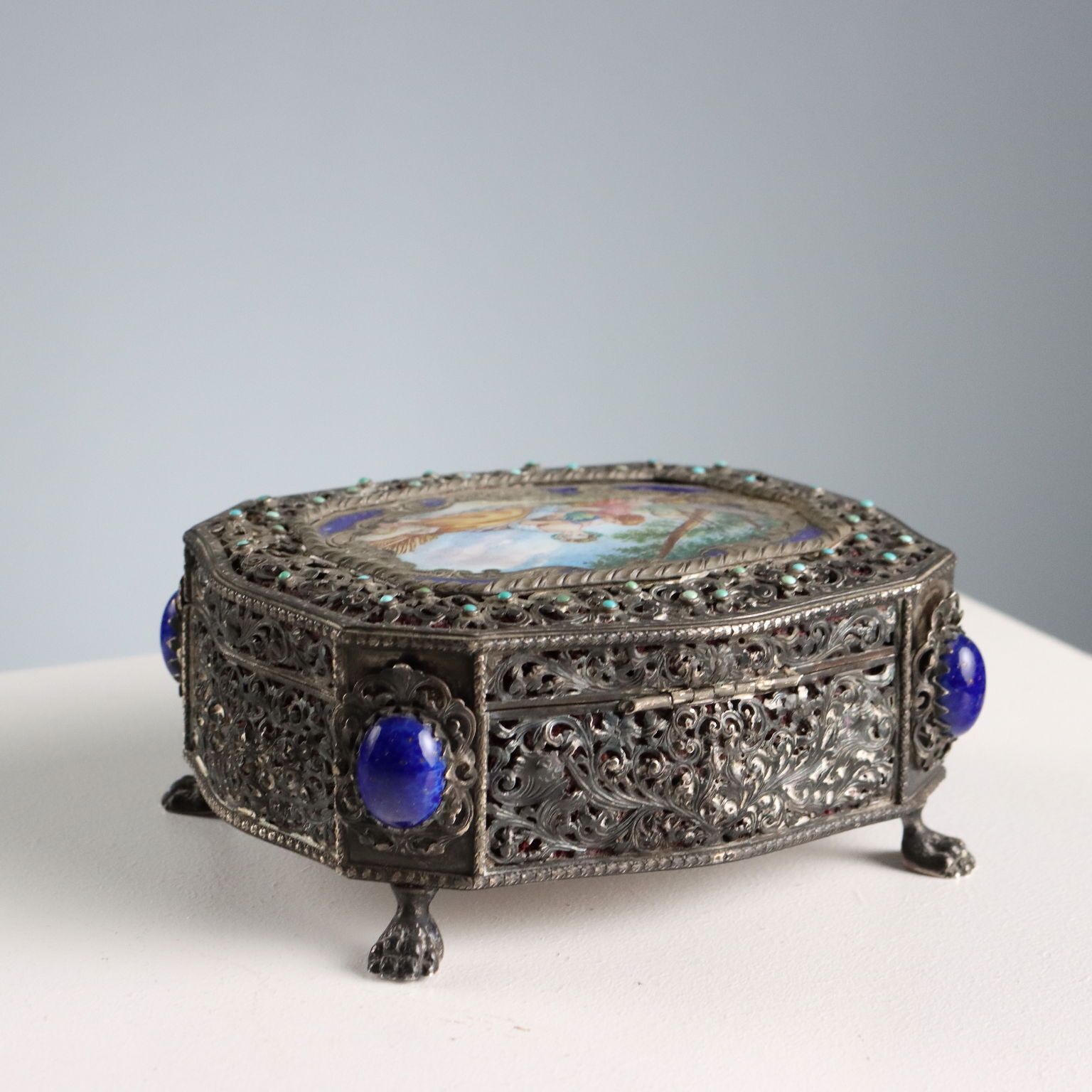 photo furniture Cofanetto In Argento E Smalti