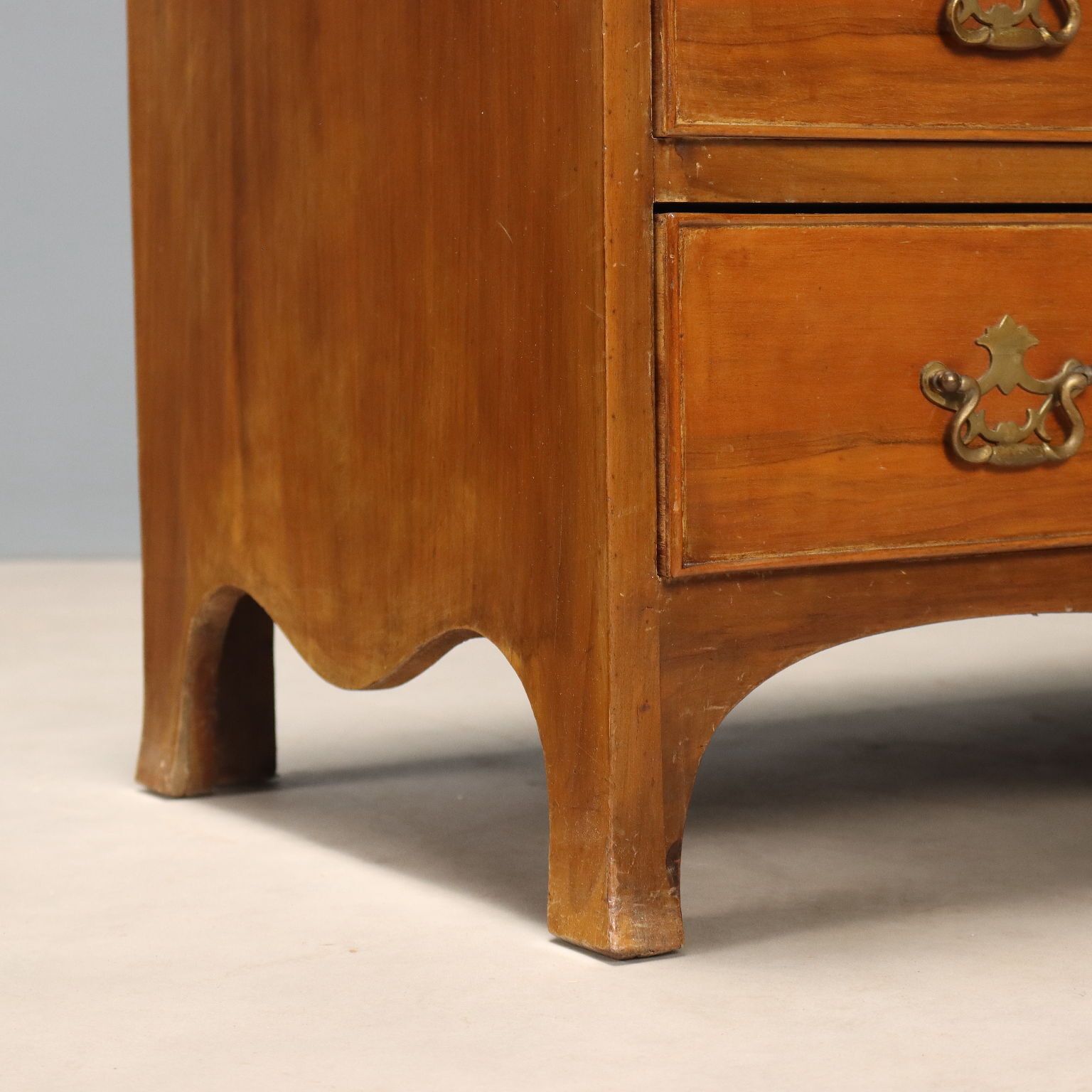 Cabinet à abattant d'époque, placage d'acajou, Italie, début du XXe siècle photo buy