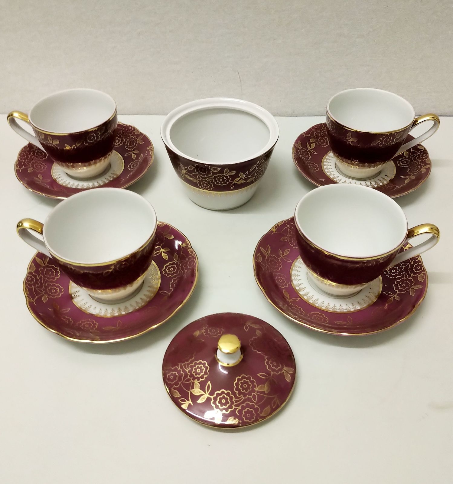 Thee-/koffieservies met suikerpot photo for sale