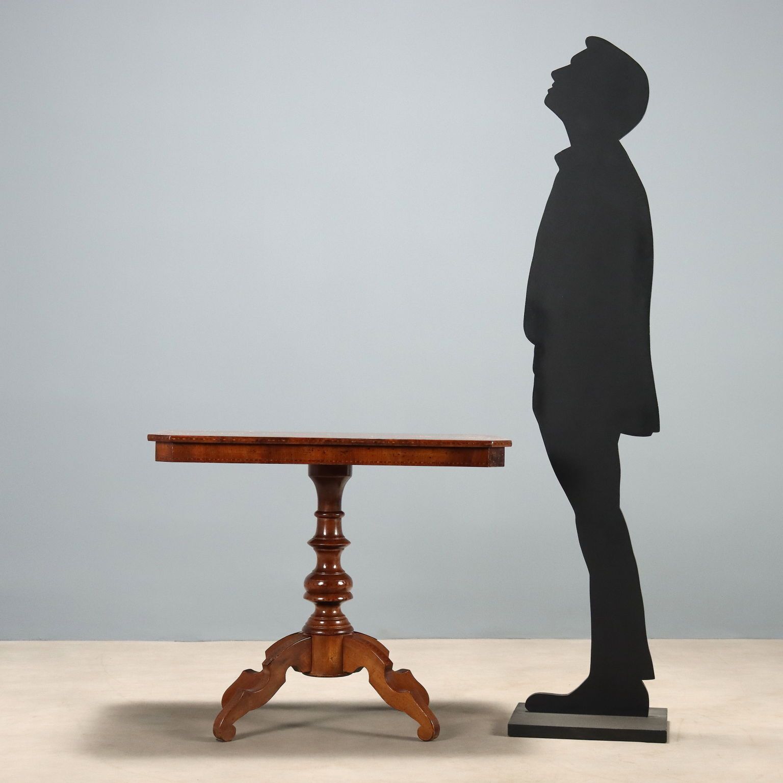 Table basse en noyer photo for sale