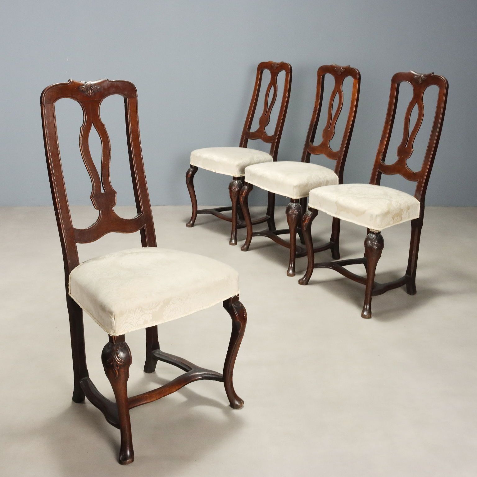 Set van vier walnoten Barocchetto stoelen