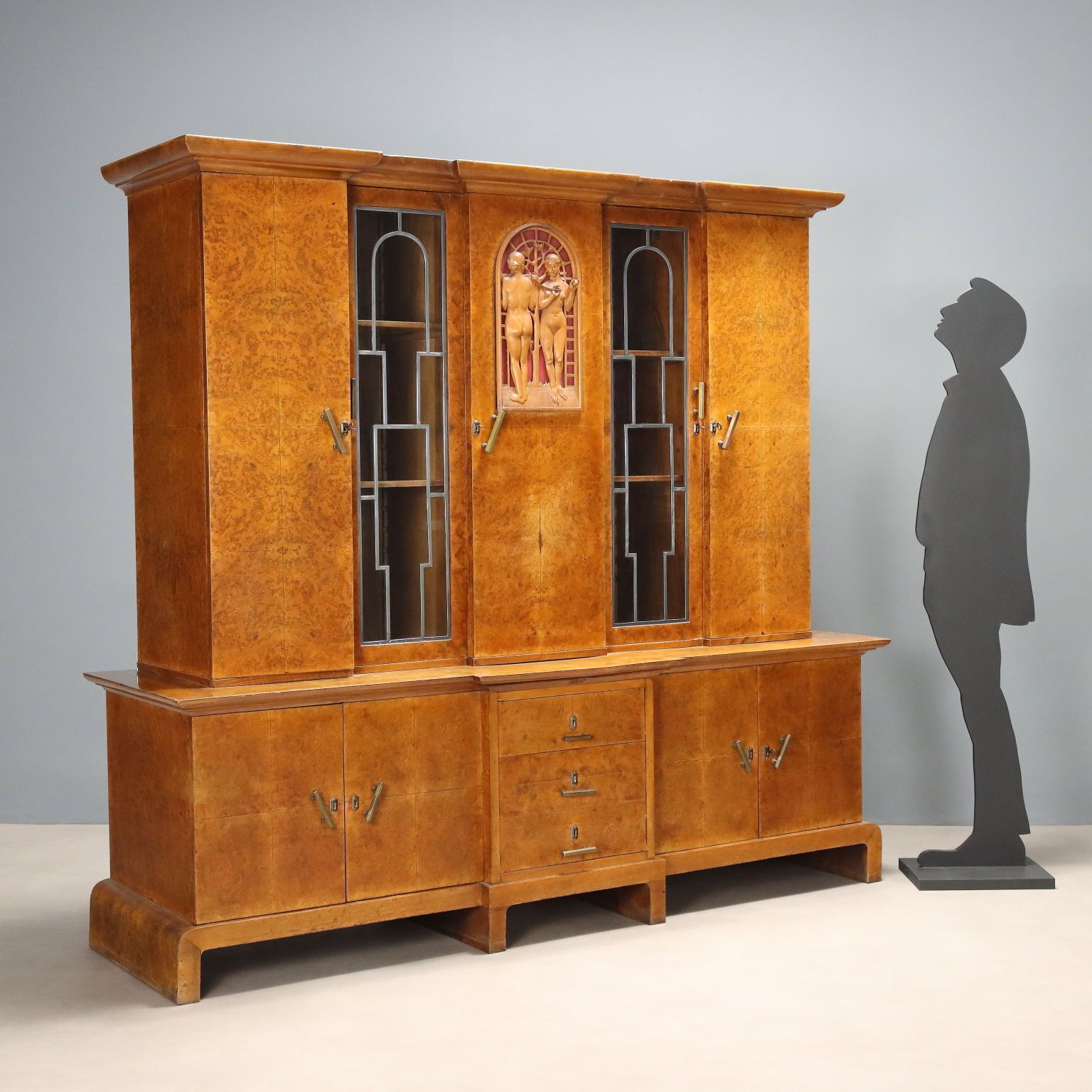 Art Deco kast wortelfineer esdoorn XX eeuw photo for sale