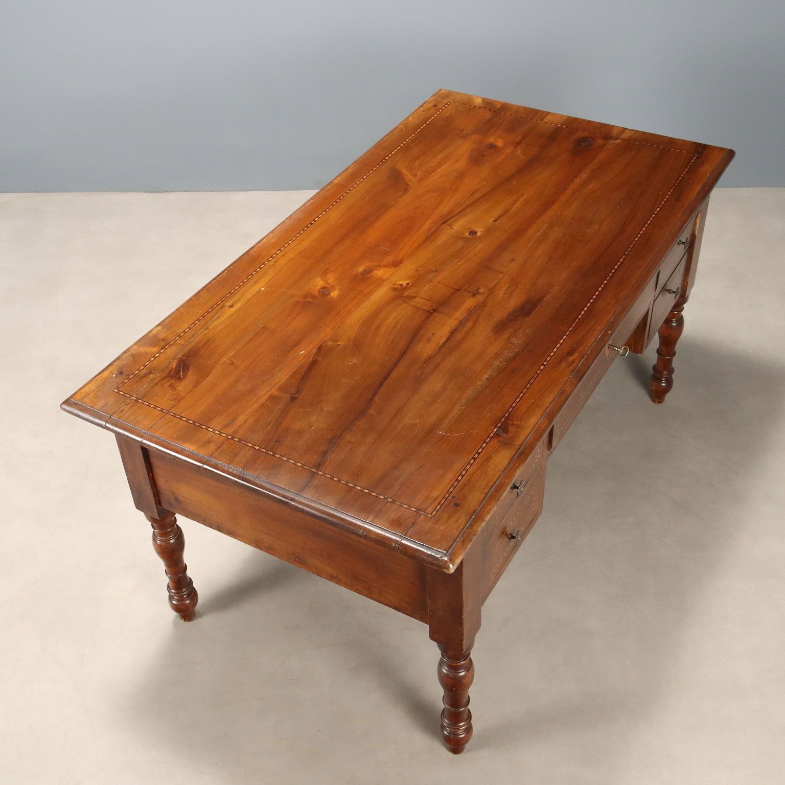 photo furniture Bureau d'époque en noyer, Italie, XXe siècle