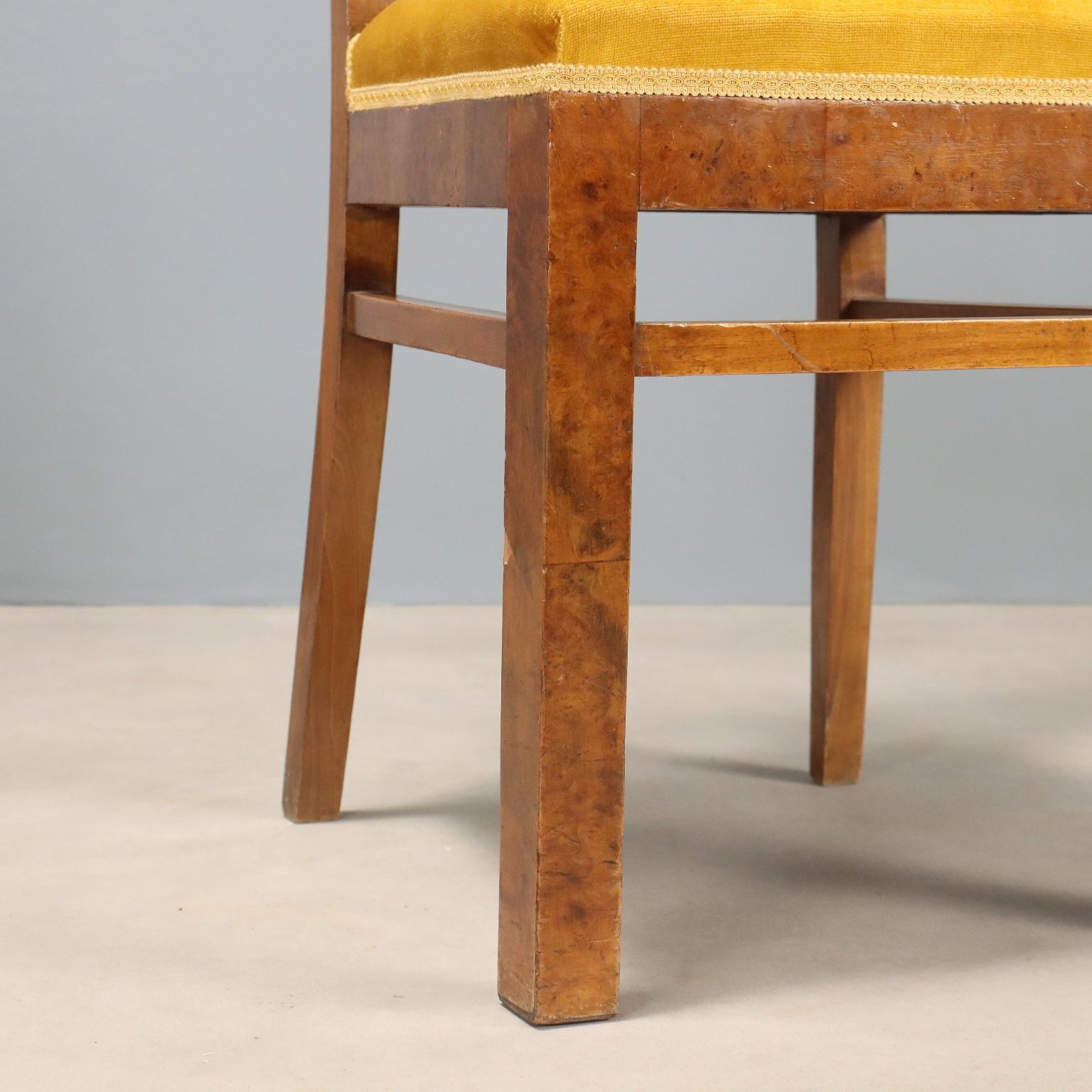 Art Deco stoelen, wortelnoten fineer, Italië, 20e eeuw photo buy
