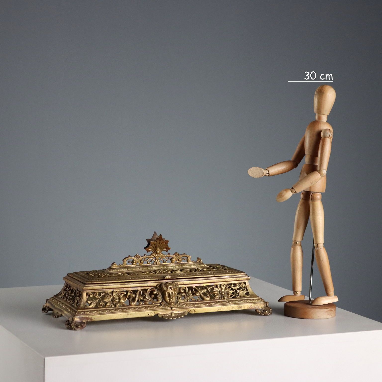 Encrier d'époque en bronze doré sculpté, Europe, XIXe-XXe siècle photo furniture