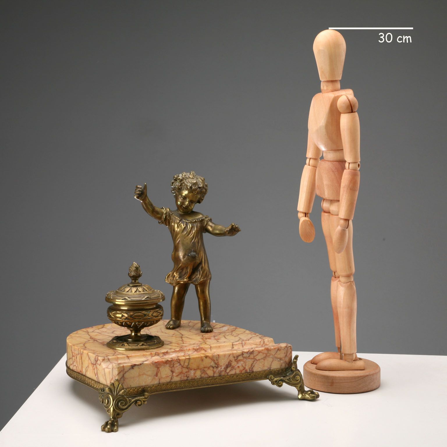 Calamaio In Marmo E Bronzo photo furniture
