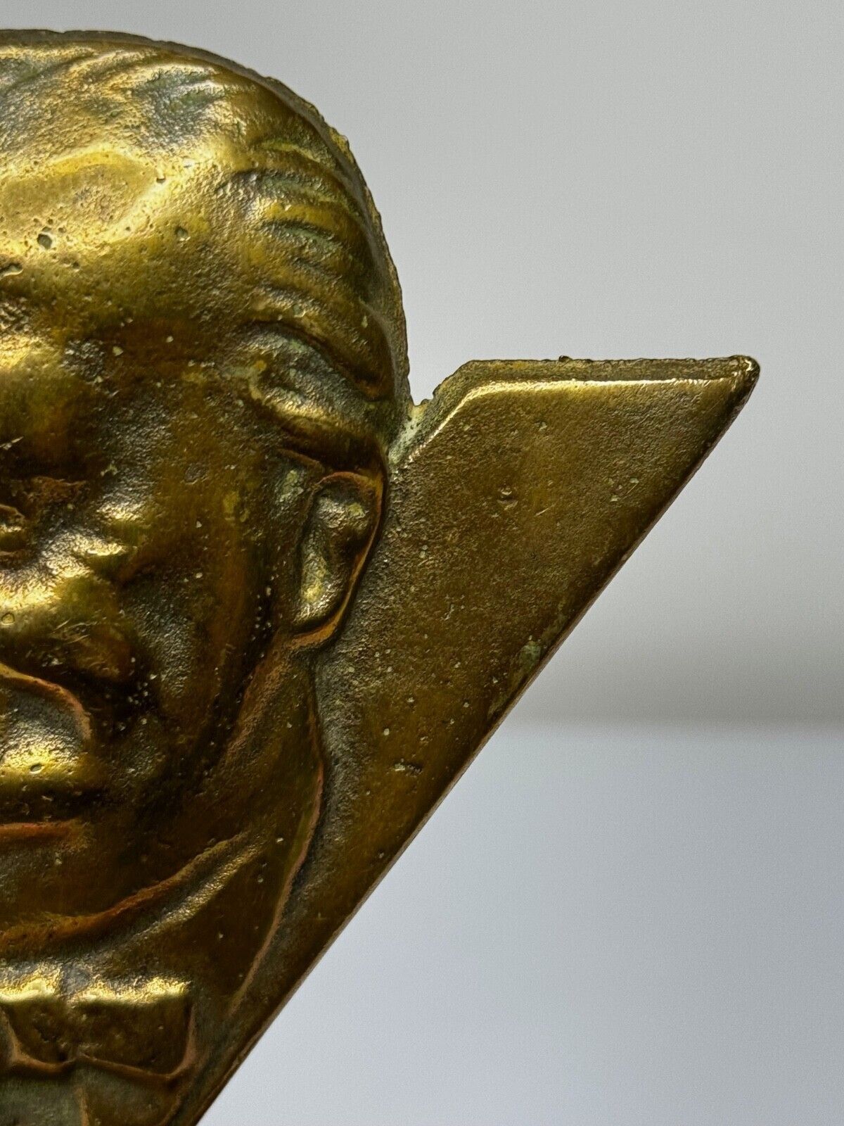 Historisch WW2 klein Winston Churchill V for Victory bronzen automascotsculptuur photo vintage