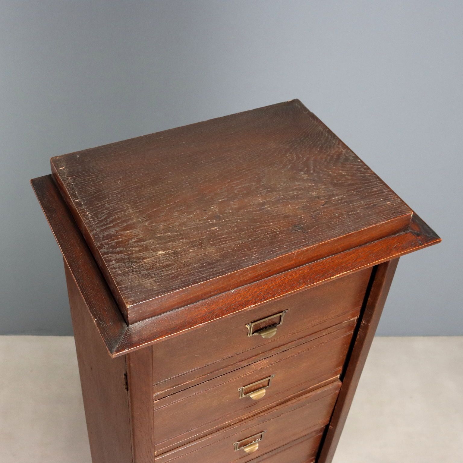 photo furniture Commode d'époque en chêne à 8 tiroirs, Italie, XIXe siècle