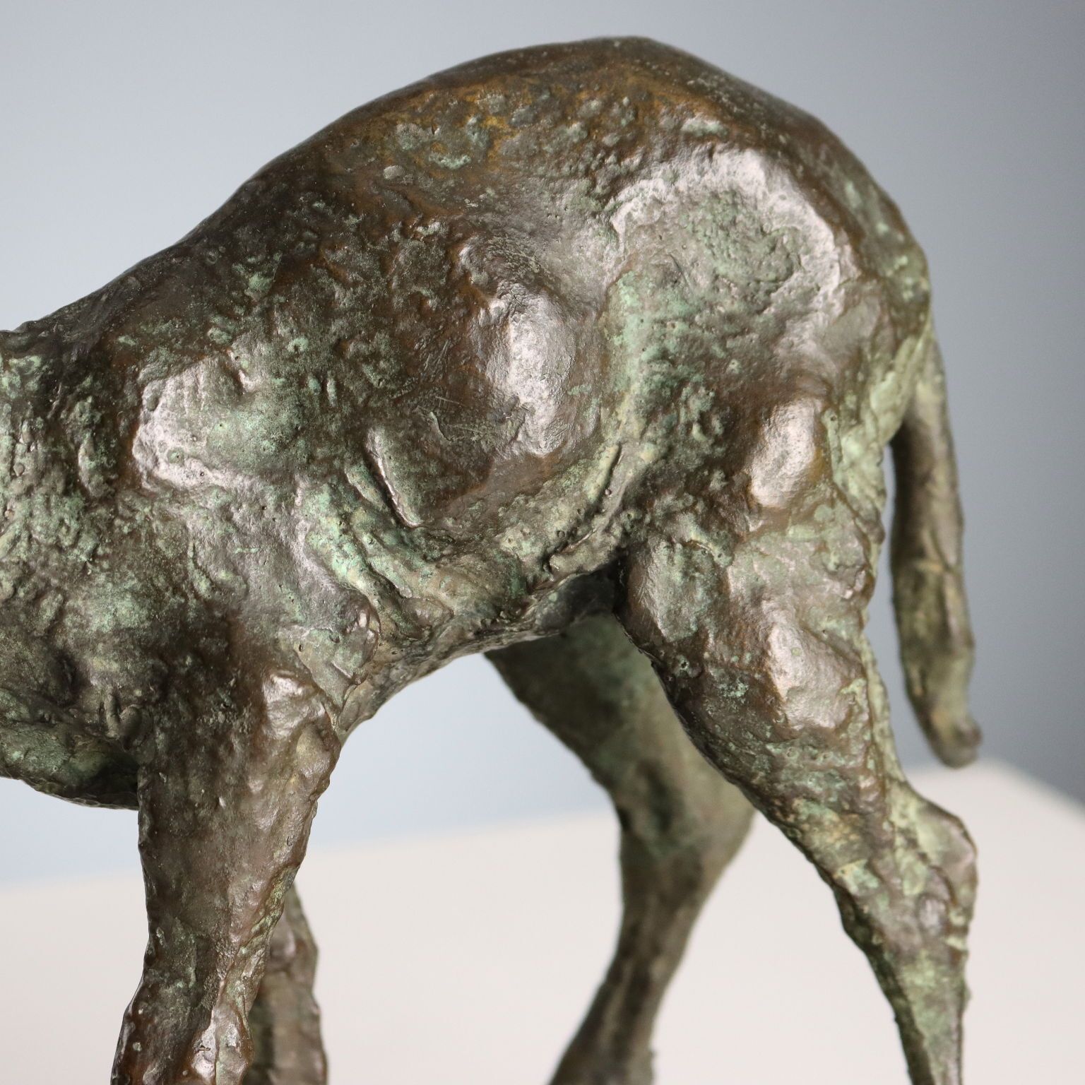 Sculpture en bronze d'époque représentant un agneau, signée Nando Conti, XXe siècle photo Décoration