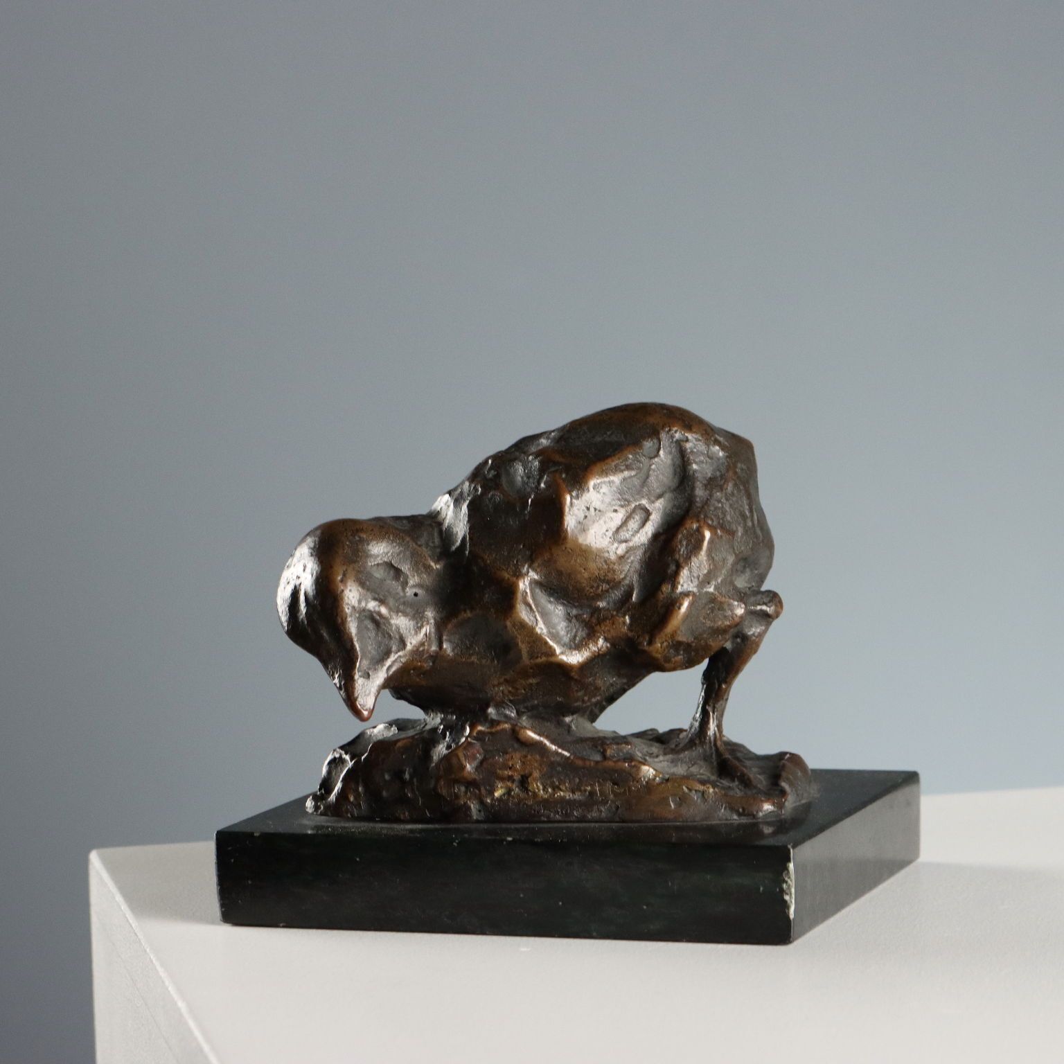 Sculpture d'époque en bronze, oiseau sur socle en marbre noir, Italie, XIXe siècle