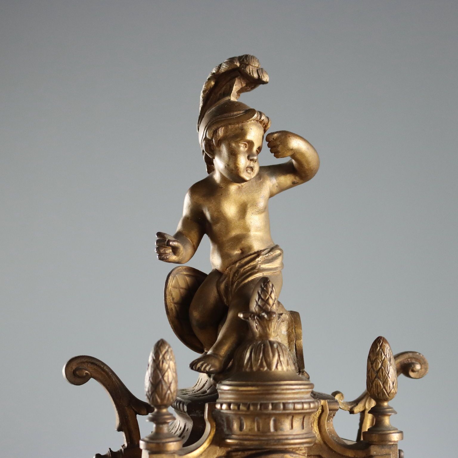 Pendule de cheminée d'époque de style éclectique en bronze, France, XIXe siècle photo for sale