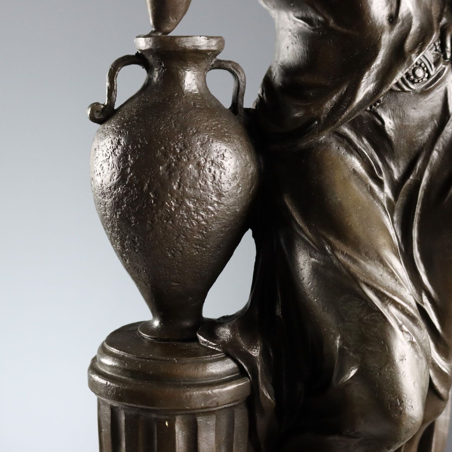Figure féminine d'époque en bronze, d'après le modèle de E. Picault, années 1900 photo 1070.0