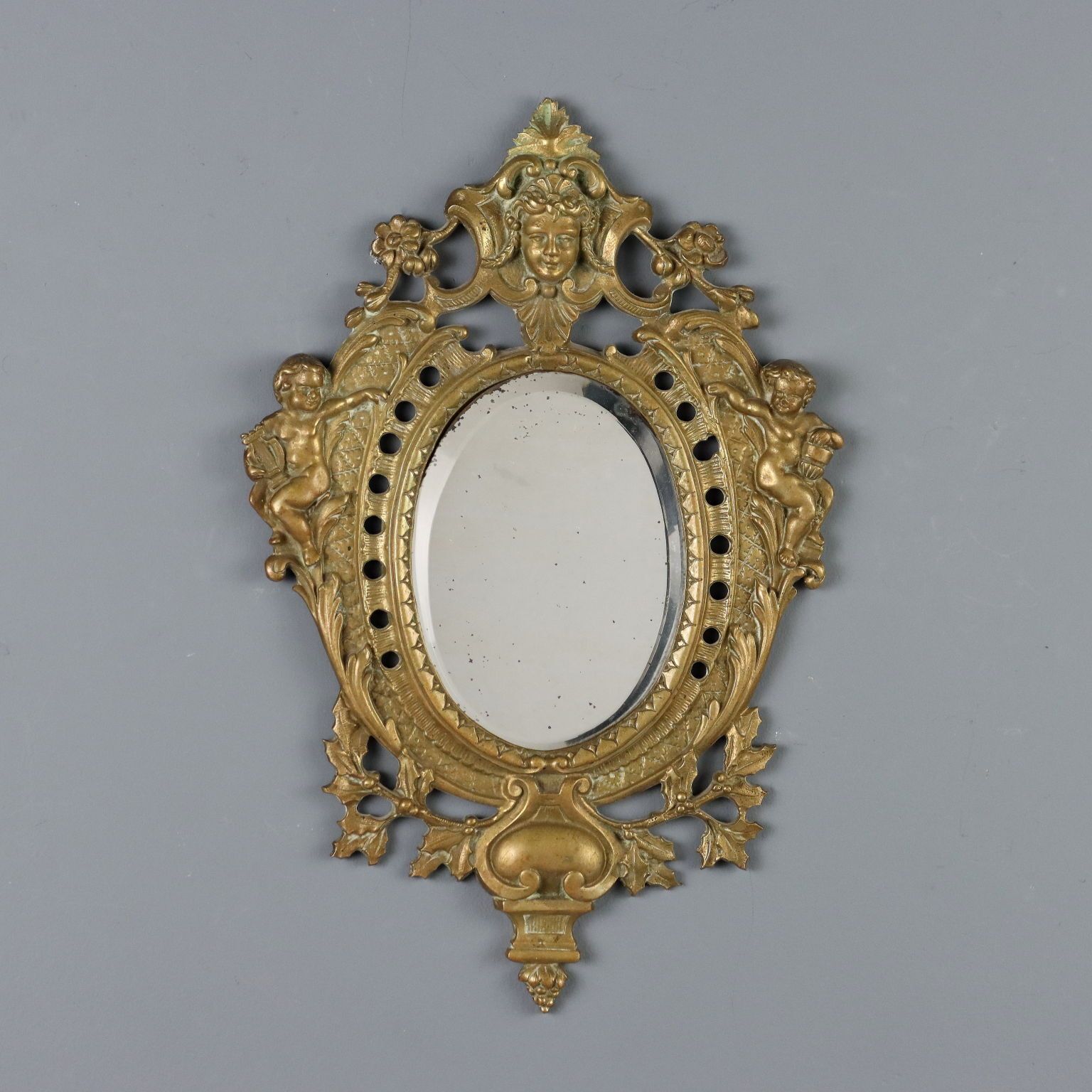 Miroir d'époque en bronze à décors végétaux et volutes, Italie, XIXe-XXe siècle
