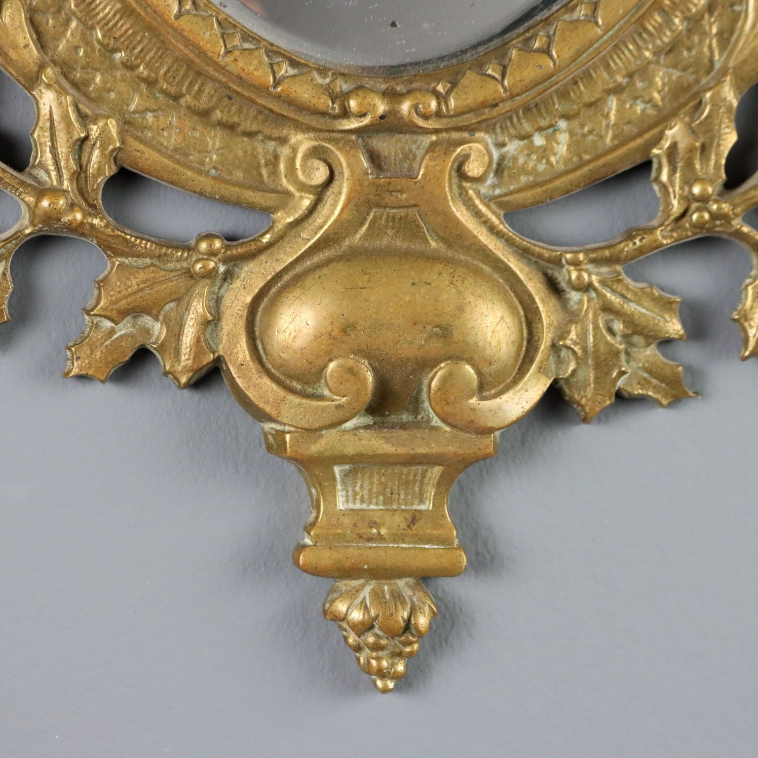 Miroir d'époque en bronze à décors végétaux et volutes, Italie, XIXe-XXe siècle photo buy