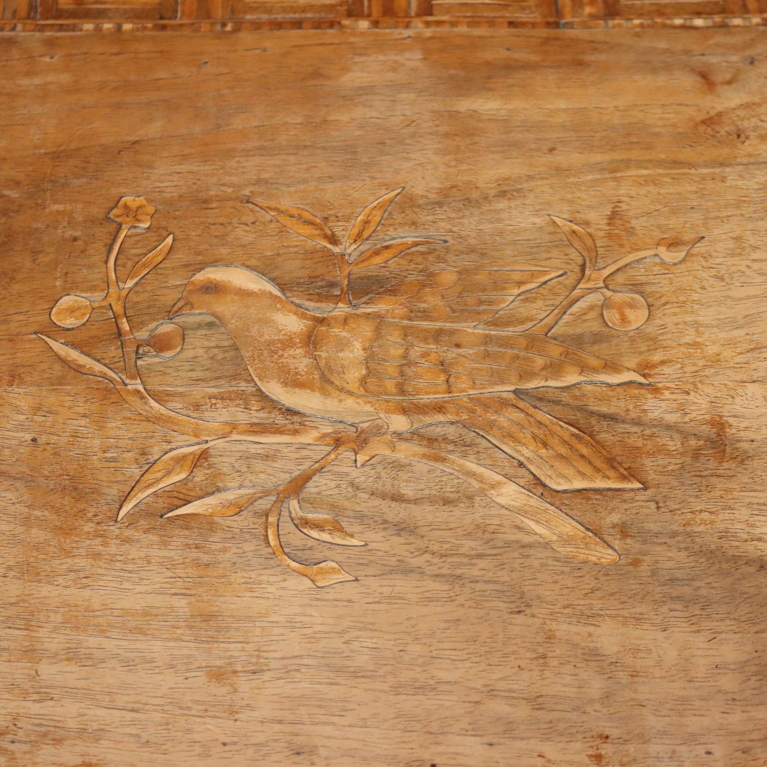Kleine antieke tafel walnoot iep diverse houtsoorten 19e eeuw photo vintage