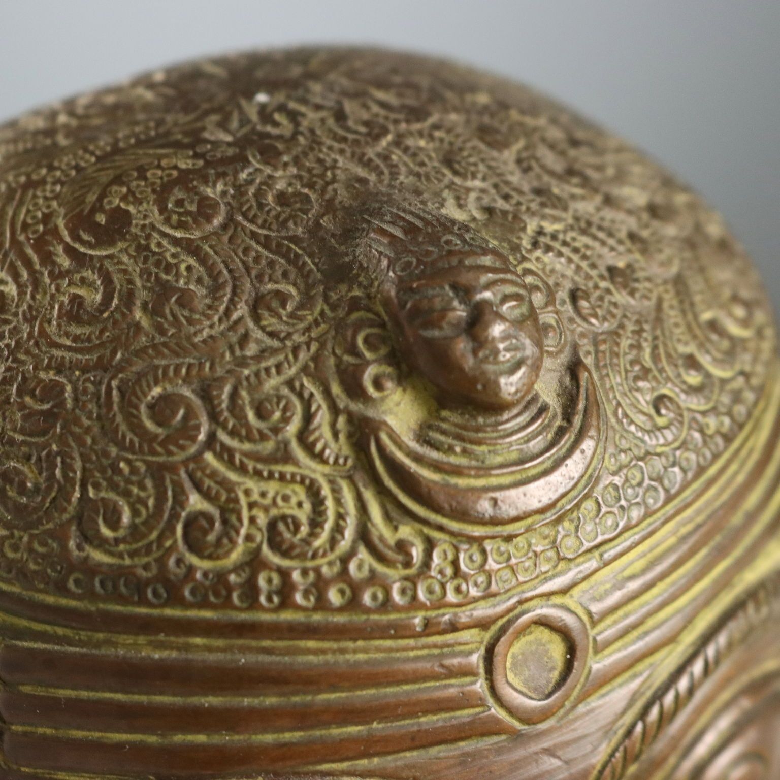 Tête de Shiva Mukhalingam en bronze d'époque, Inde, XXe siècle photo Décoration