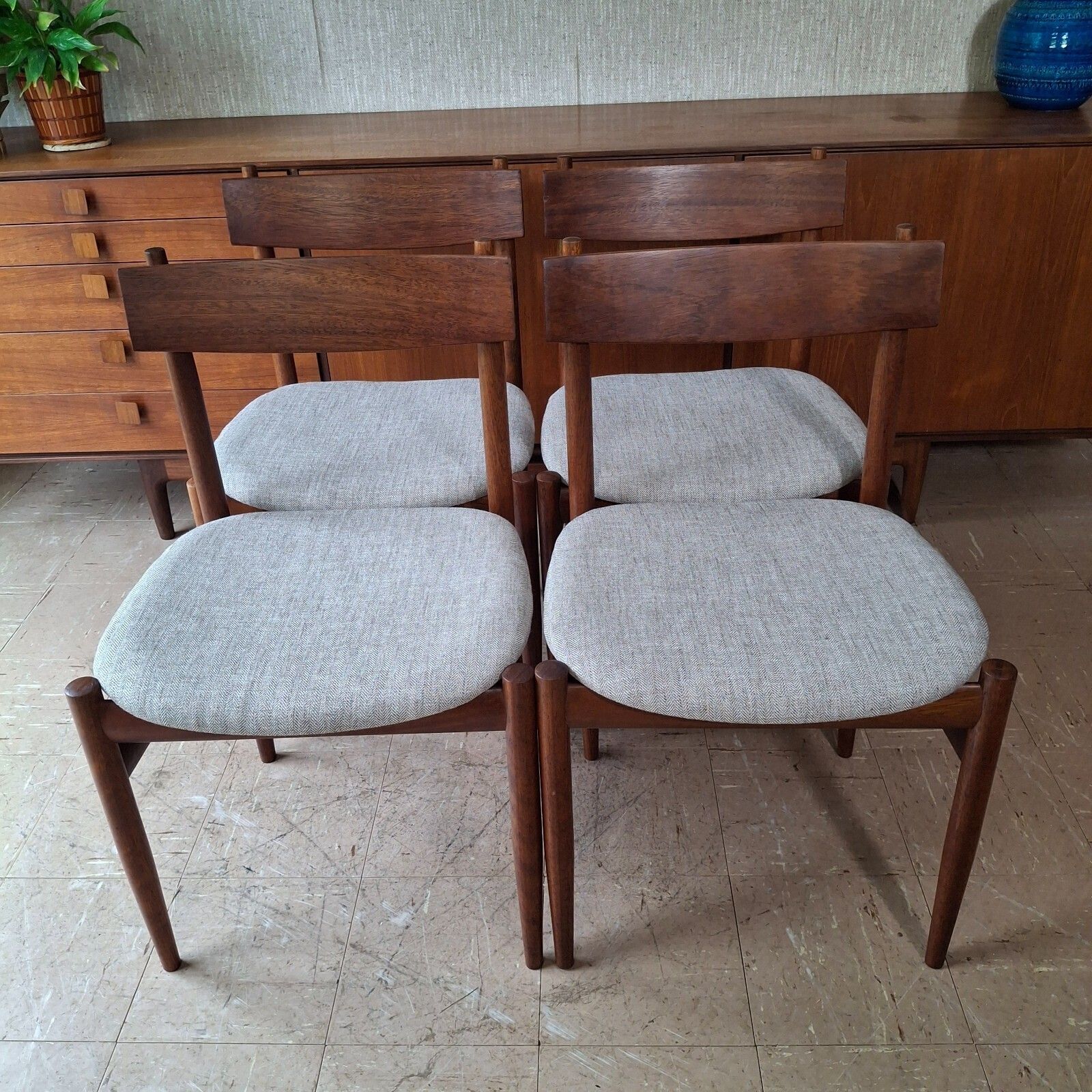 Fab Vintage Set Of 4 Parker Nordic Australian Teak Dining Chairs Neutral Fabric photo furniture