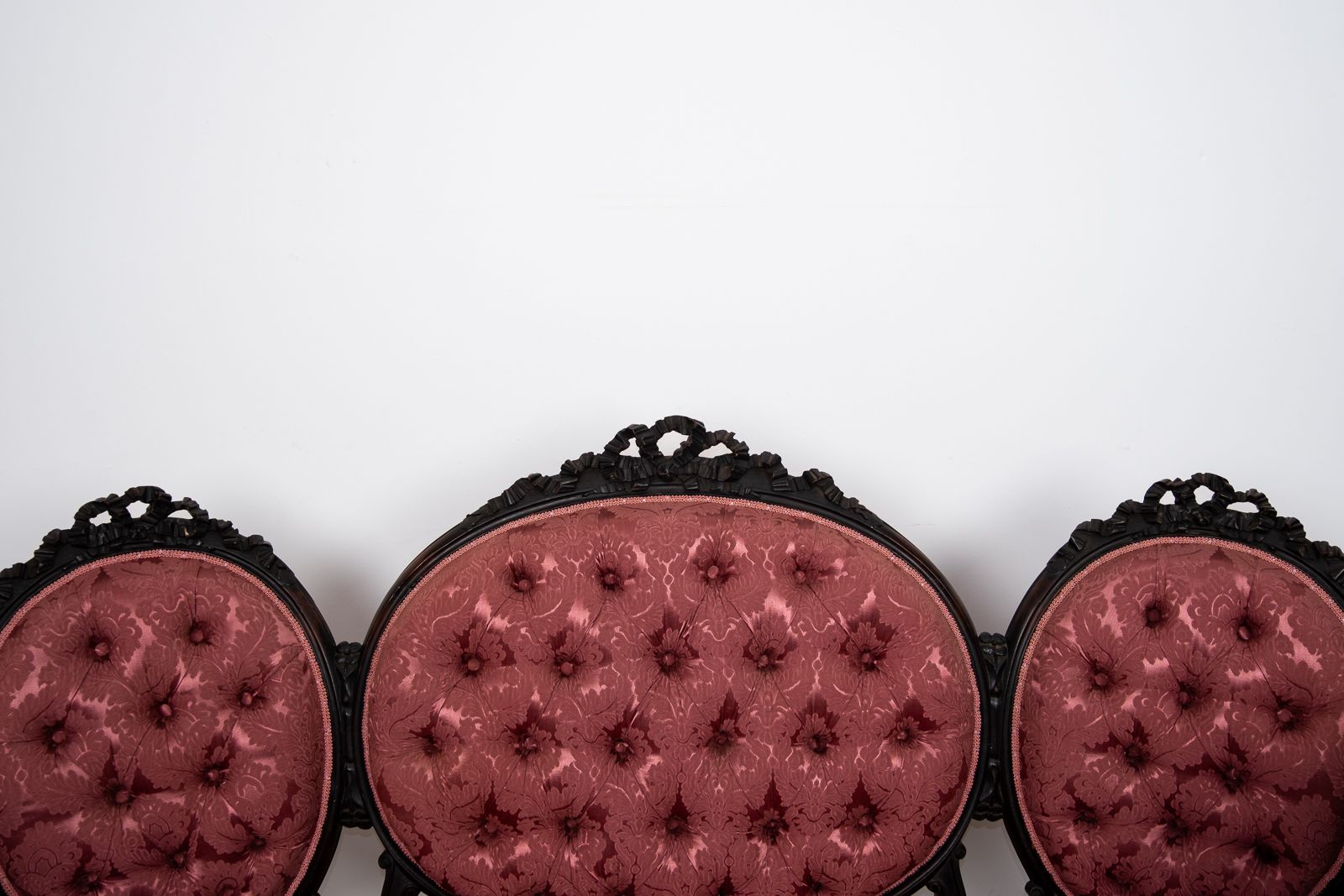 Victorian Mahogany Three Piece Salon Suite With Deep Buttoned Upholstery C.1880 photo vinterior