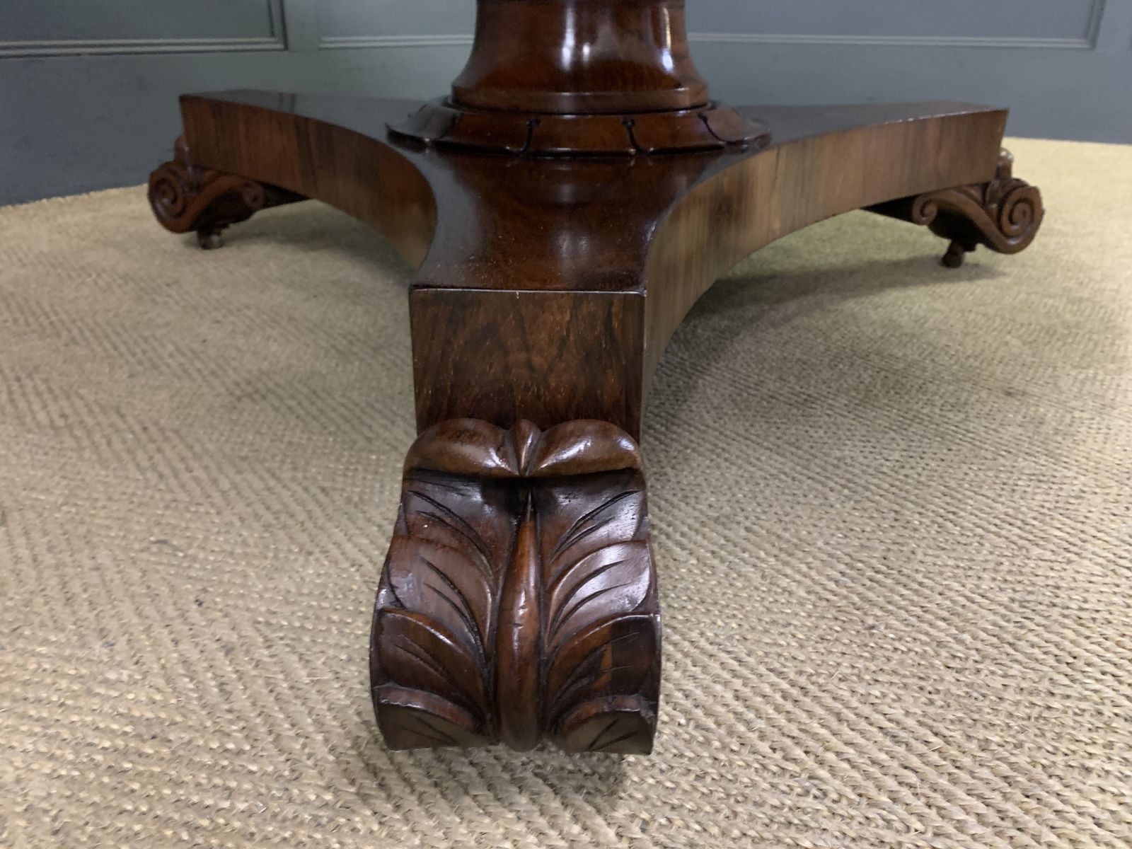 photo furniture William IV Rosewood Loo Table