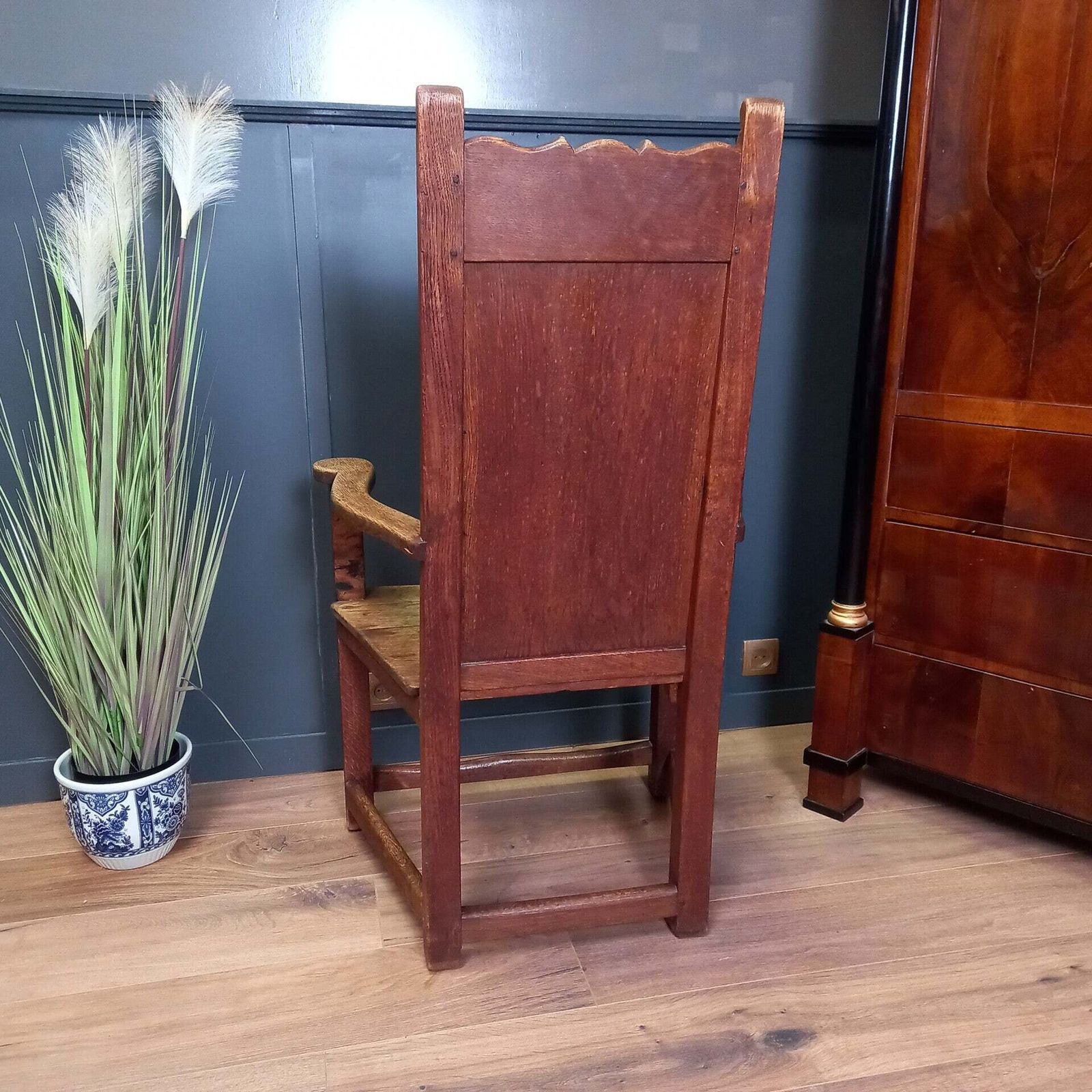 Wainscott Chair, 1700s photo Furniture
