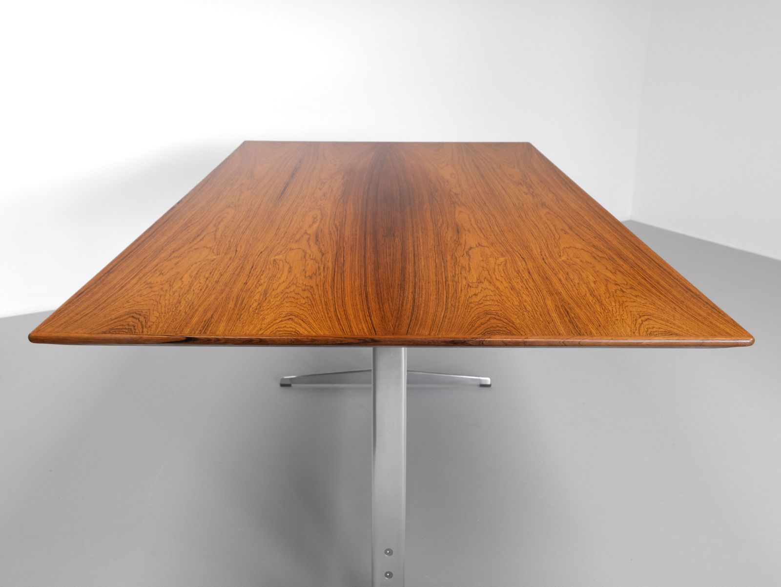 Arne Jacobsen For Fritz Hansen Rosewood And Aluminium Shaker Dining Table 1960s photo vinterior