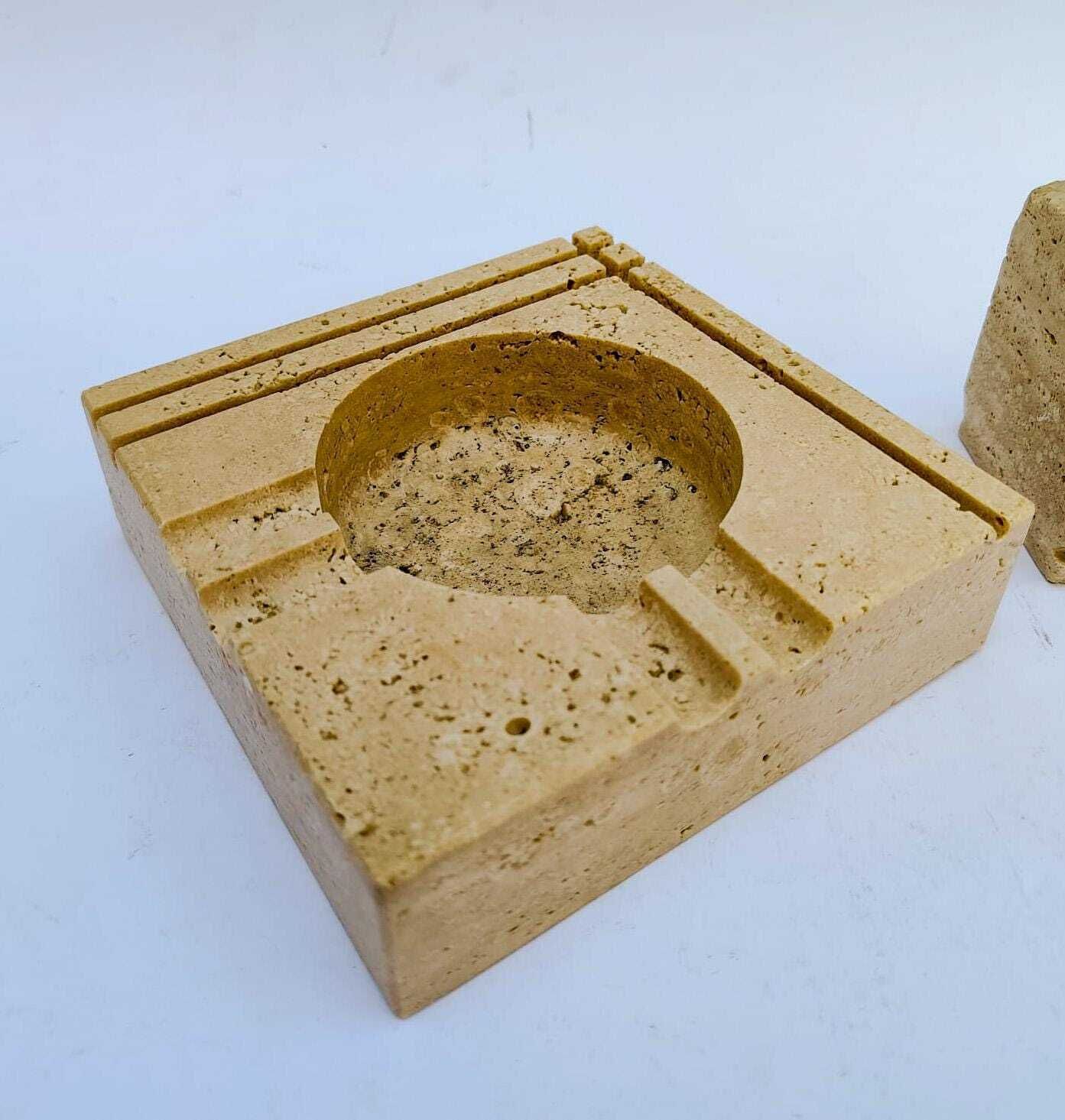 Nestore Cerri Vintage Space Age Design Travertine Marmeren Aansteker en Asbak, ca. jaren 1970. photo for sale