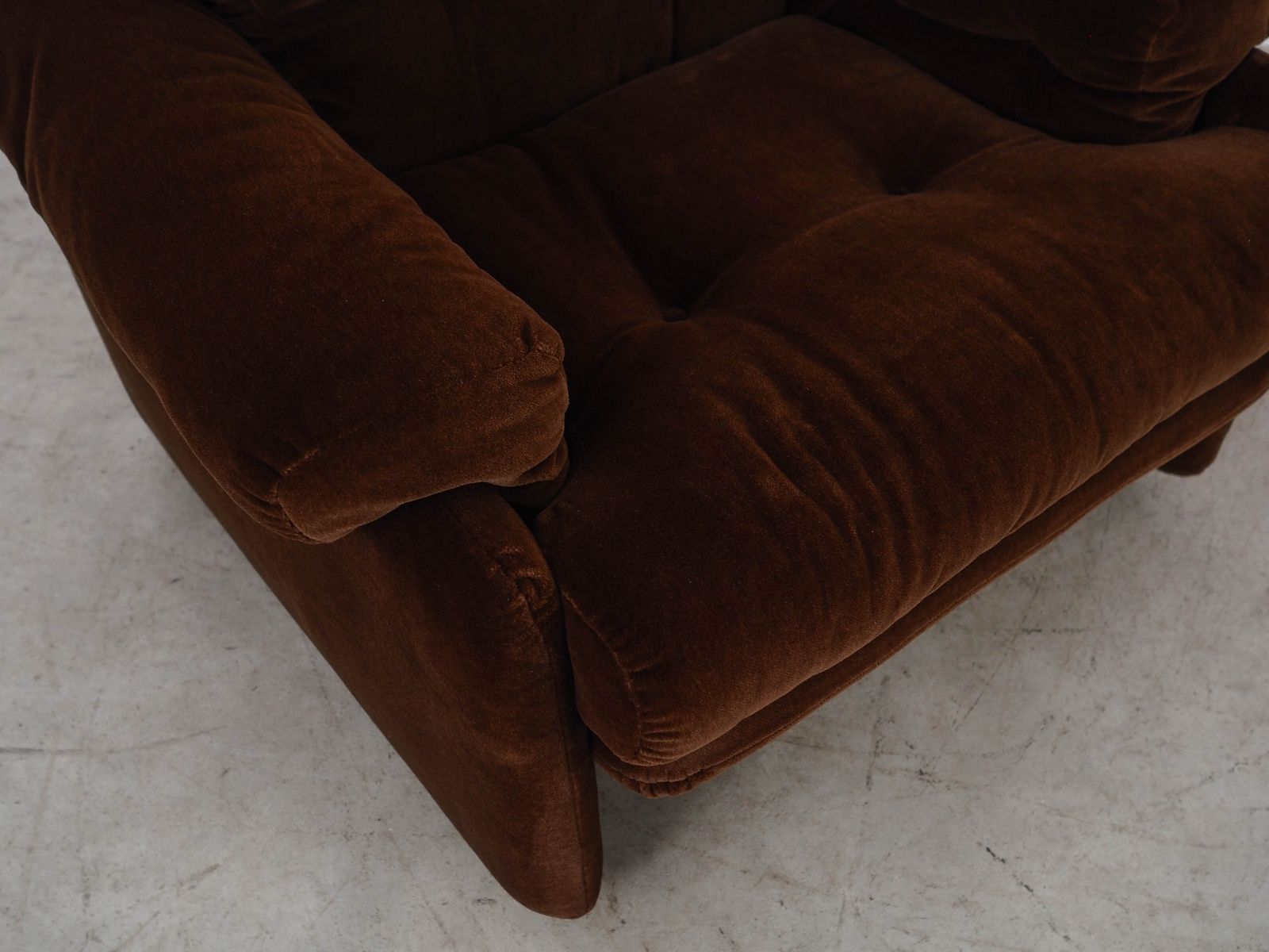 photo furniture Brown Armchair Coronado, Italian Design, 1960s, Manufacturer: B&B Italia, Designer: Tobia Scarpa