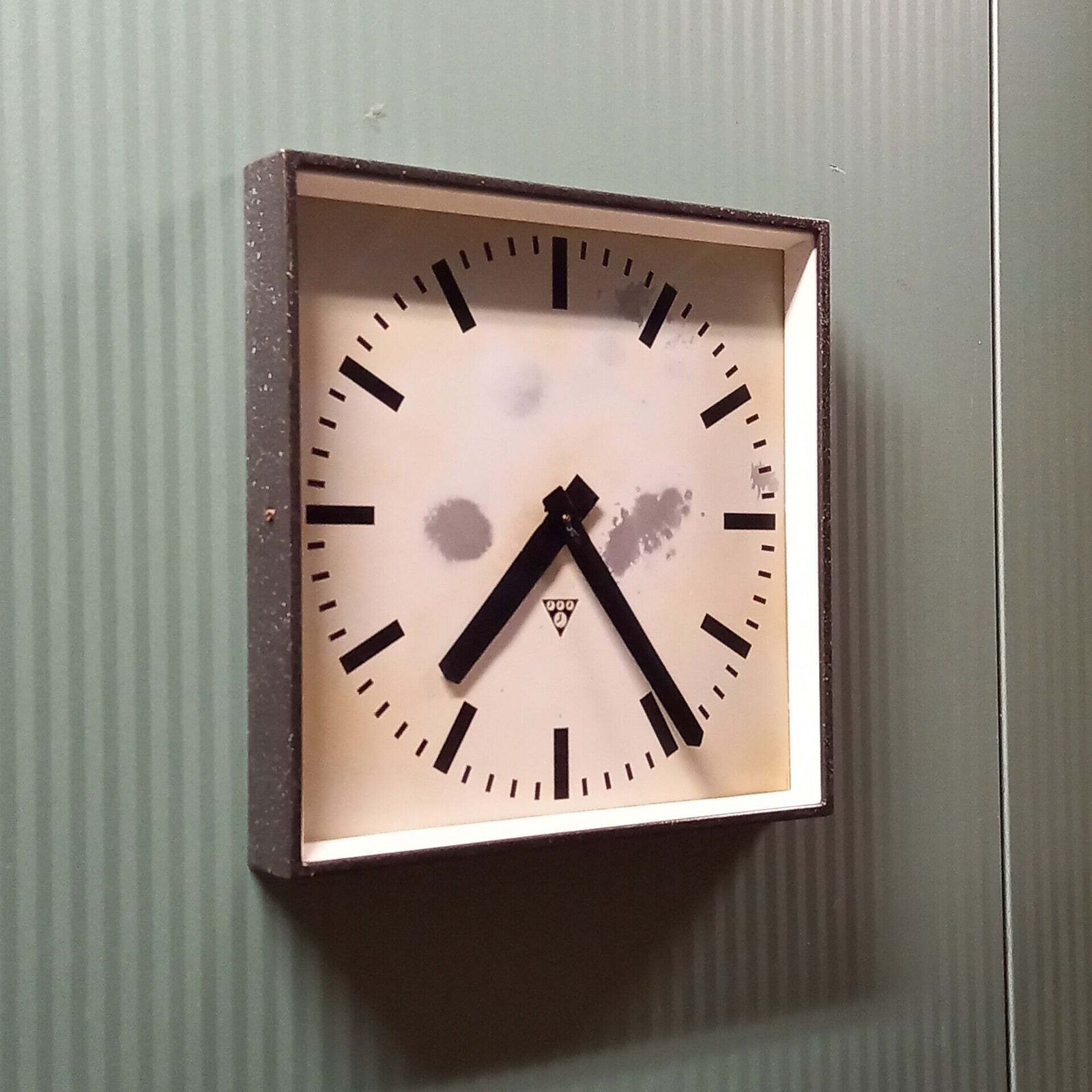 Pragotron Factory Clock 41x41 Cm.