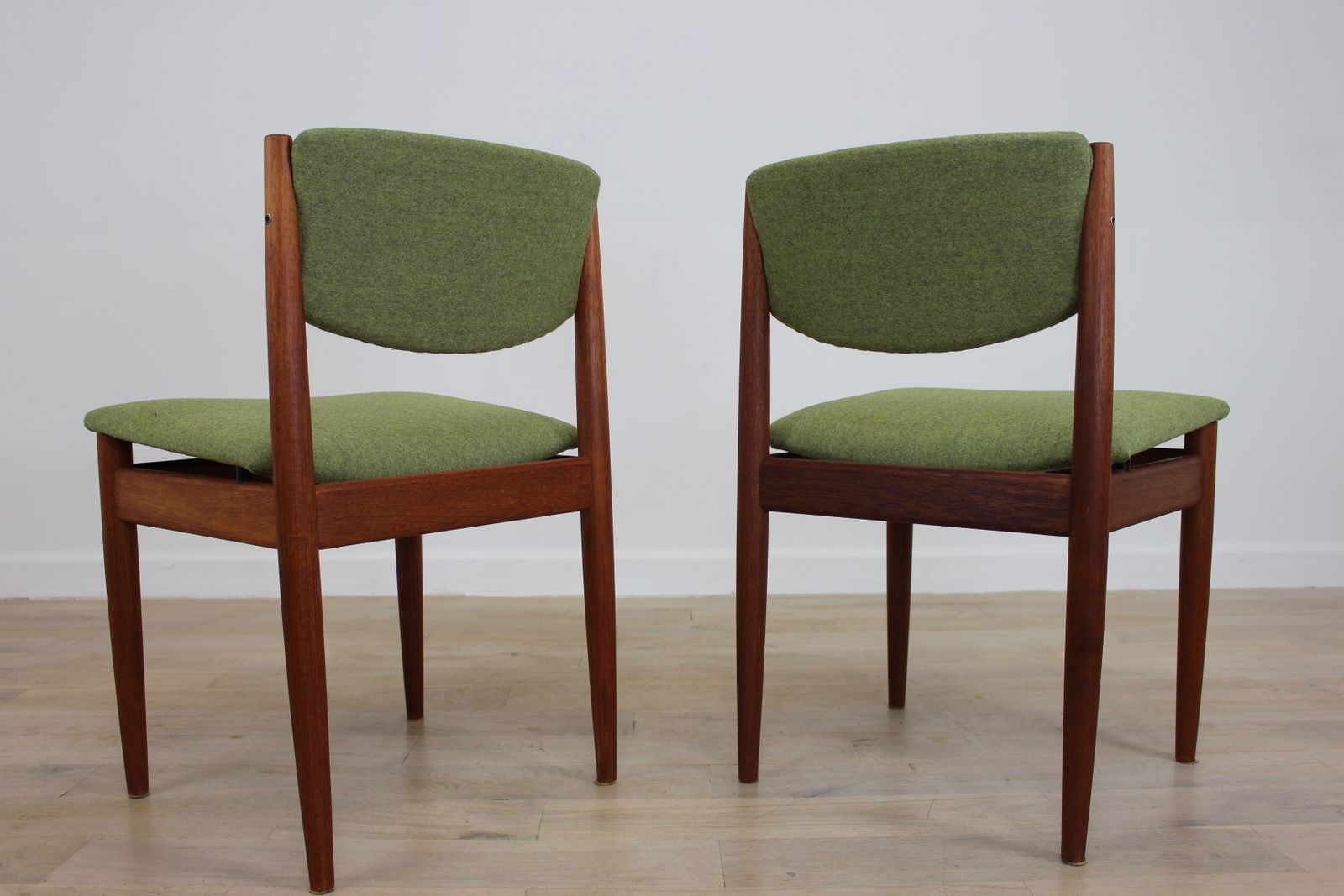 photo furniture Set Of 4 Finn Juhl Dining Chairs By France And Son